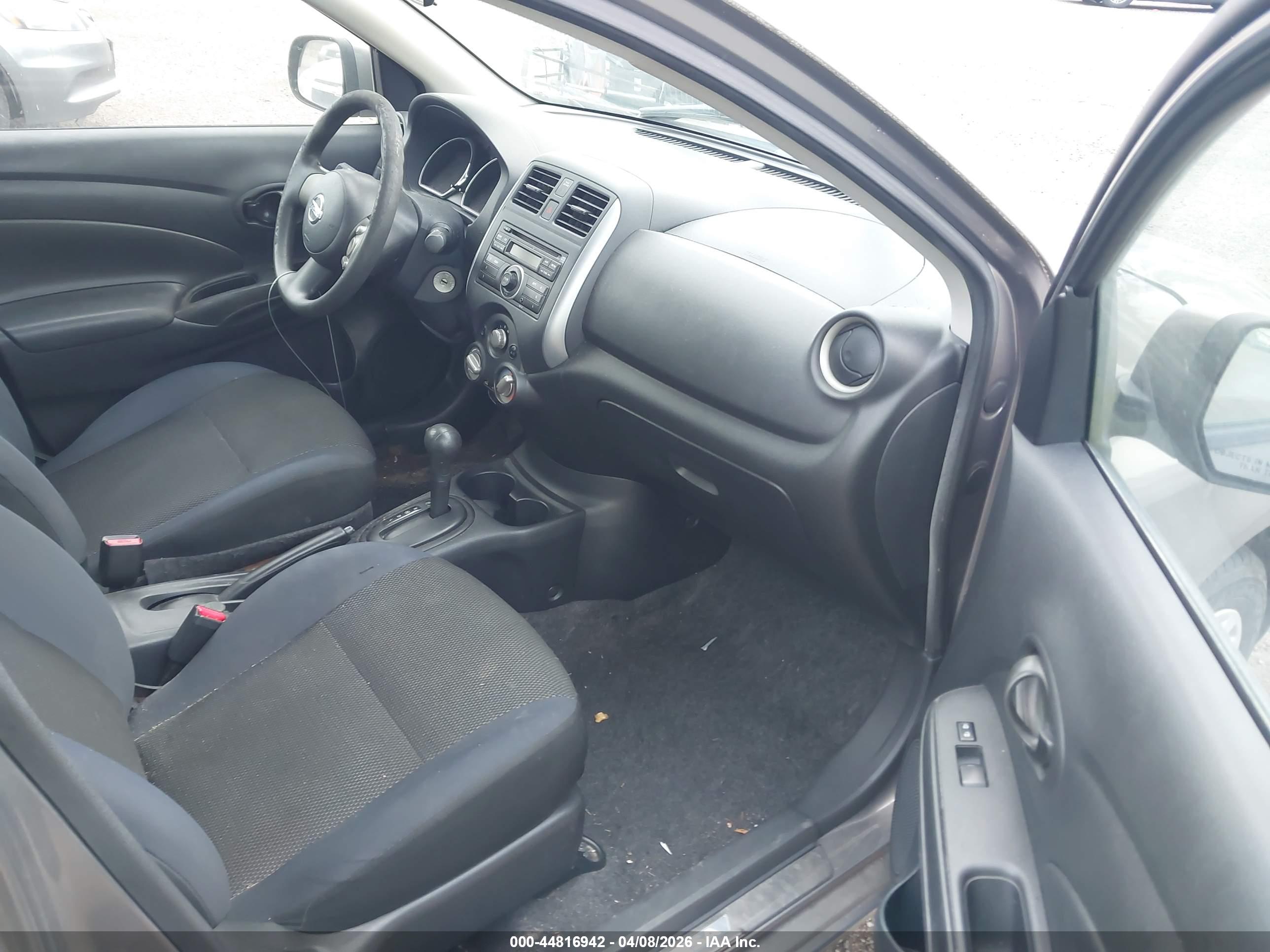 NISSAN VERSA image 5