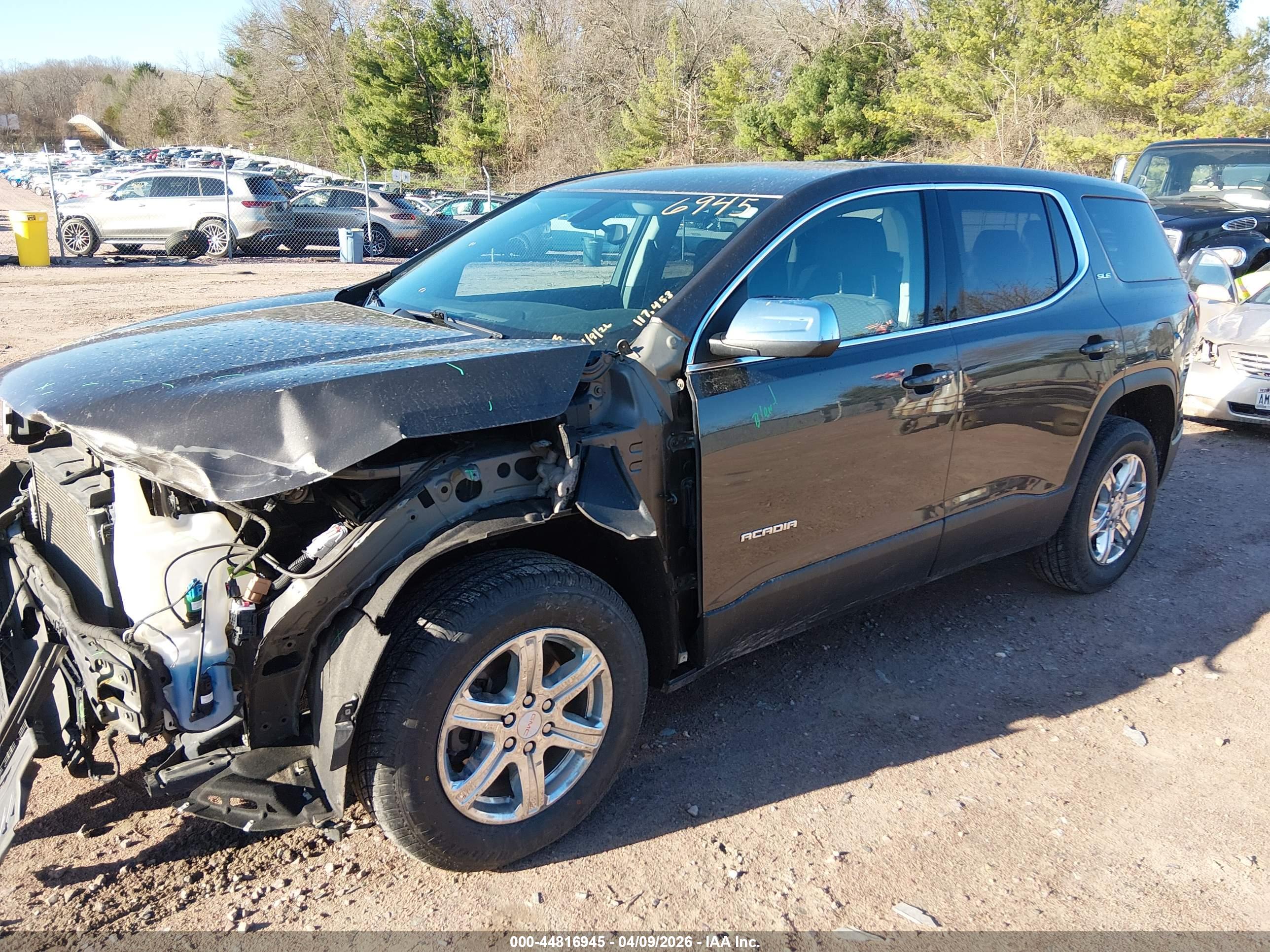 GMC ACADIA image 2