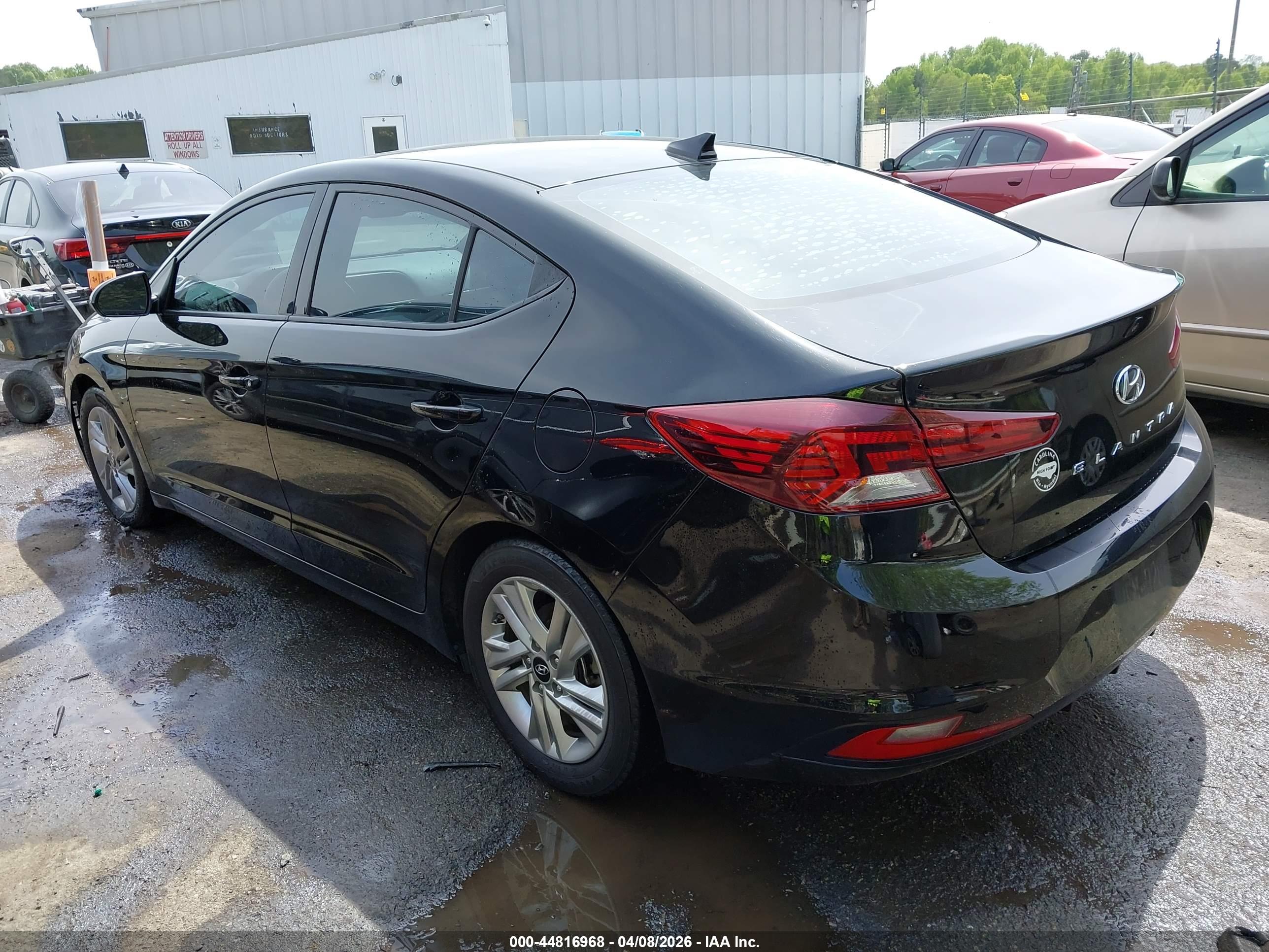HYUNDAI ELANTRA image 3
