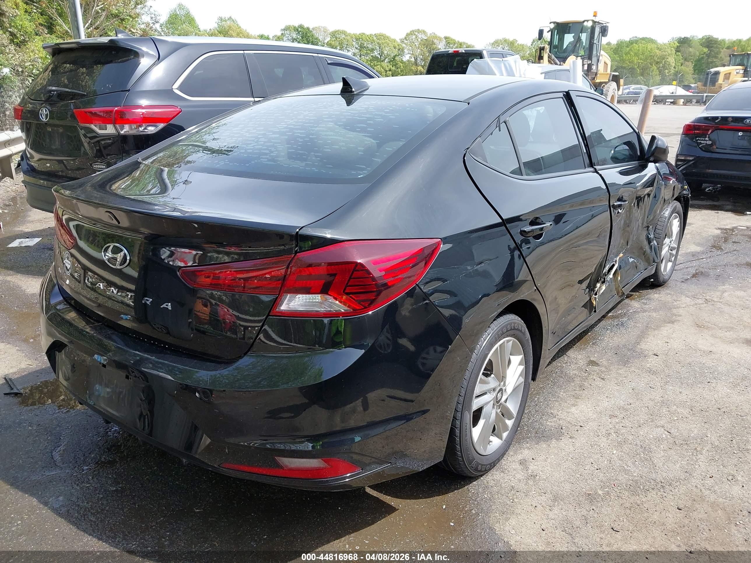 HYUNDAI ELANTRA image 4