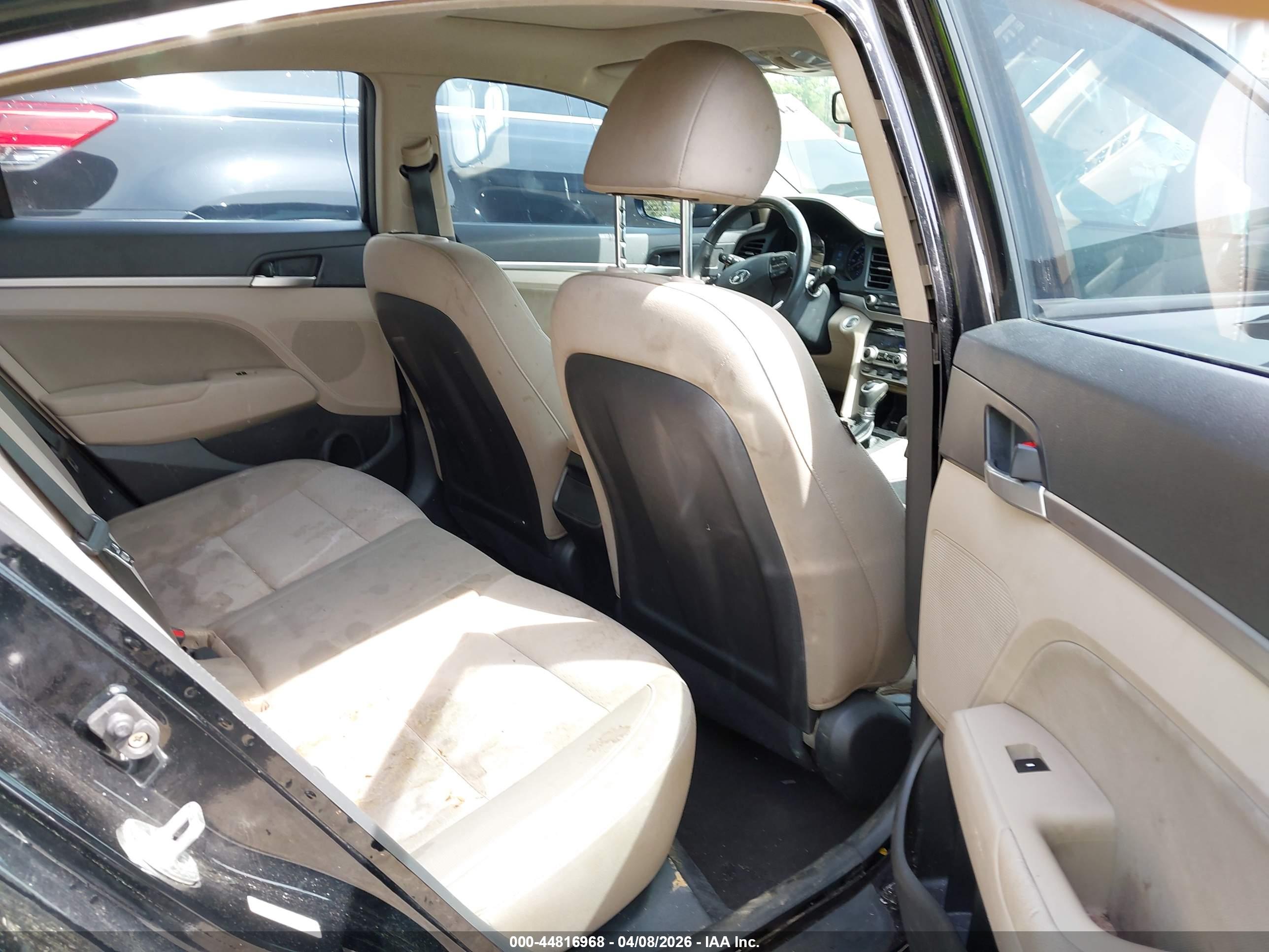 HYUNDAI ELANTRA image 8