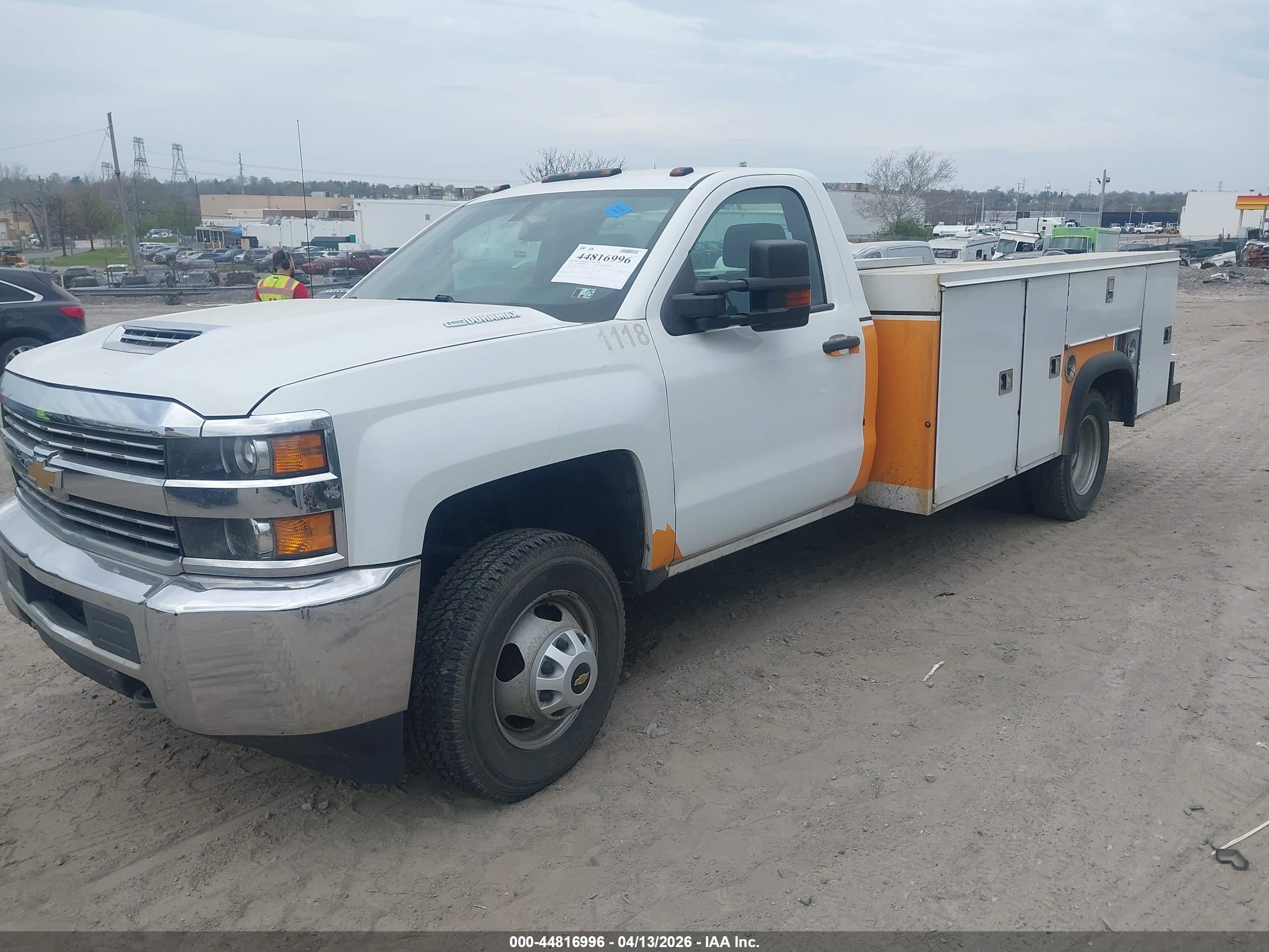 CHEVROLET SILVERADO image 2