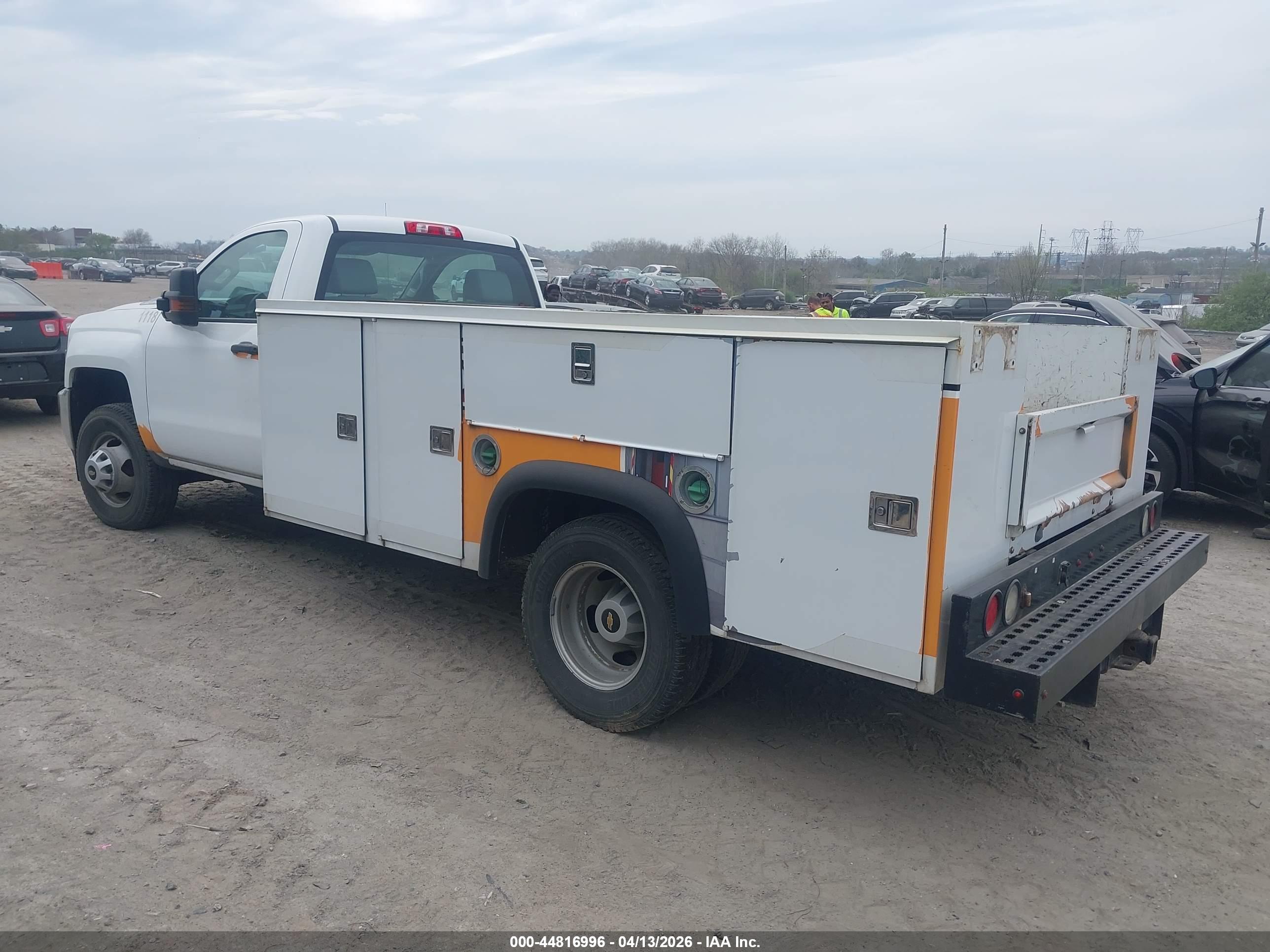 CHEVROLET SILVERADO image 3