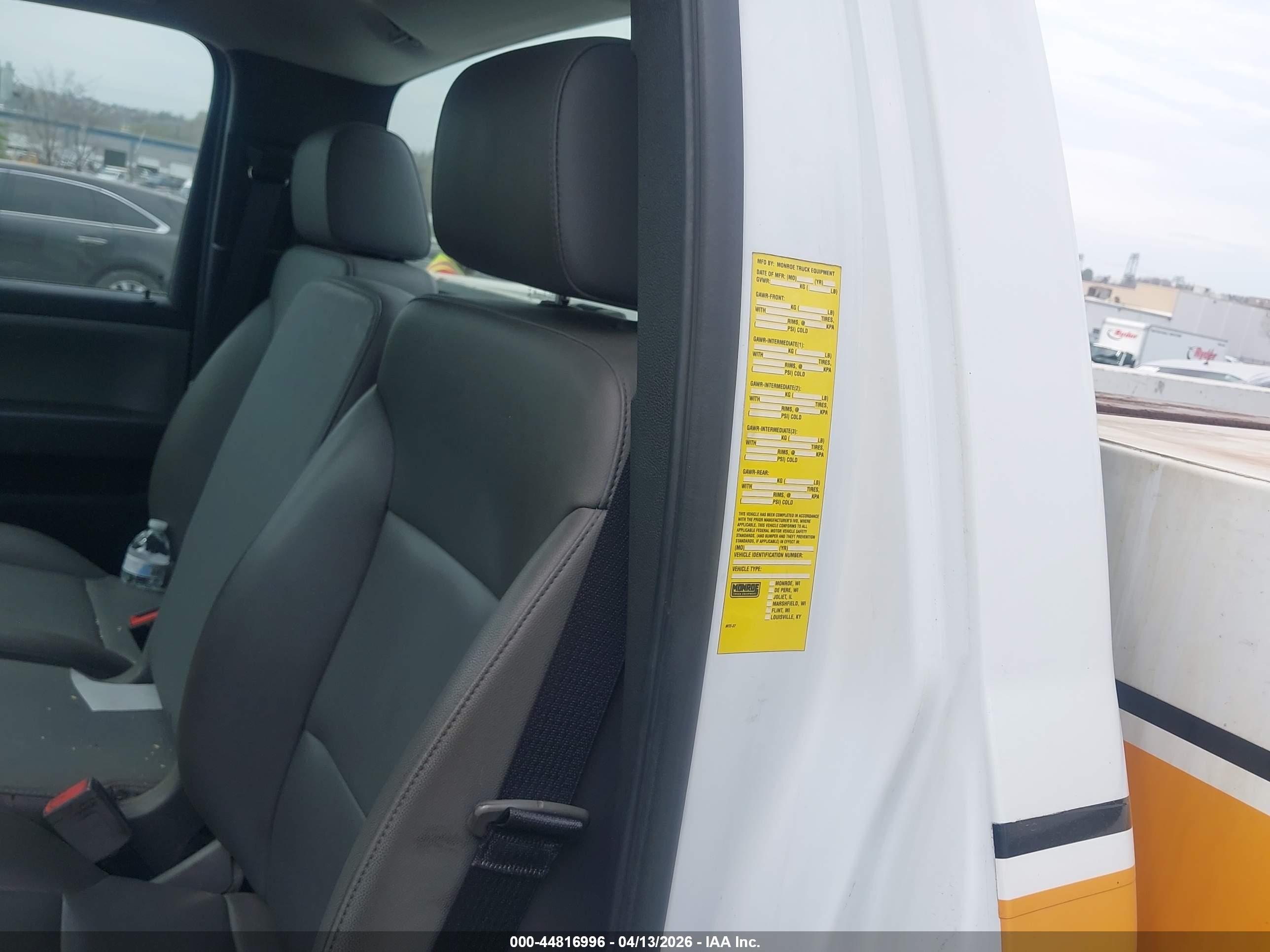 CHEVROLET SILVERADO image 8