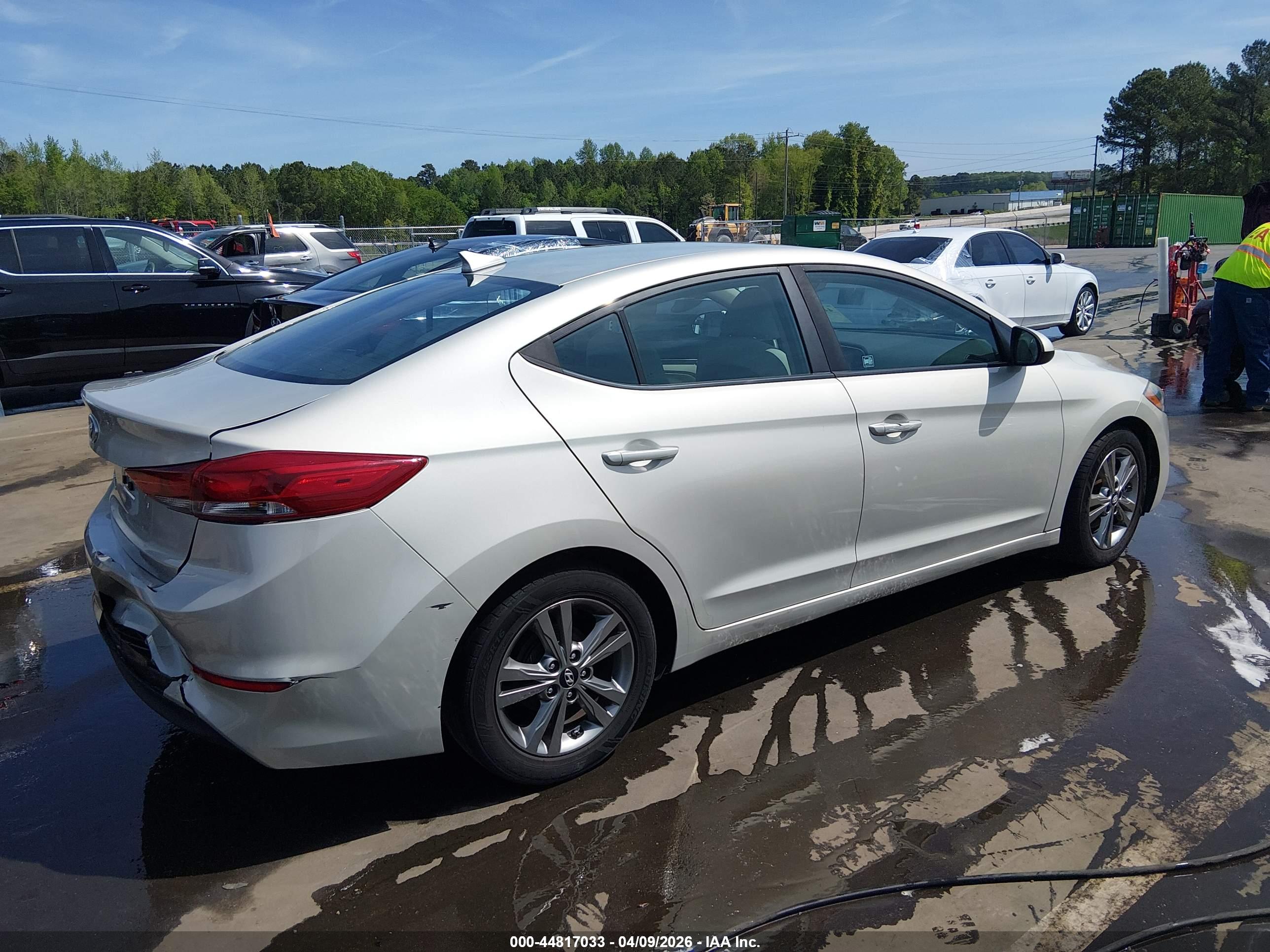 HYUNDAI ELANTRA image 4
