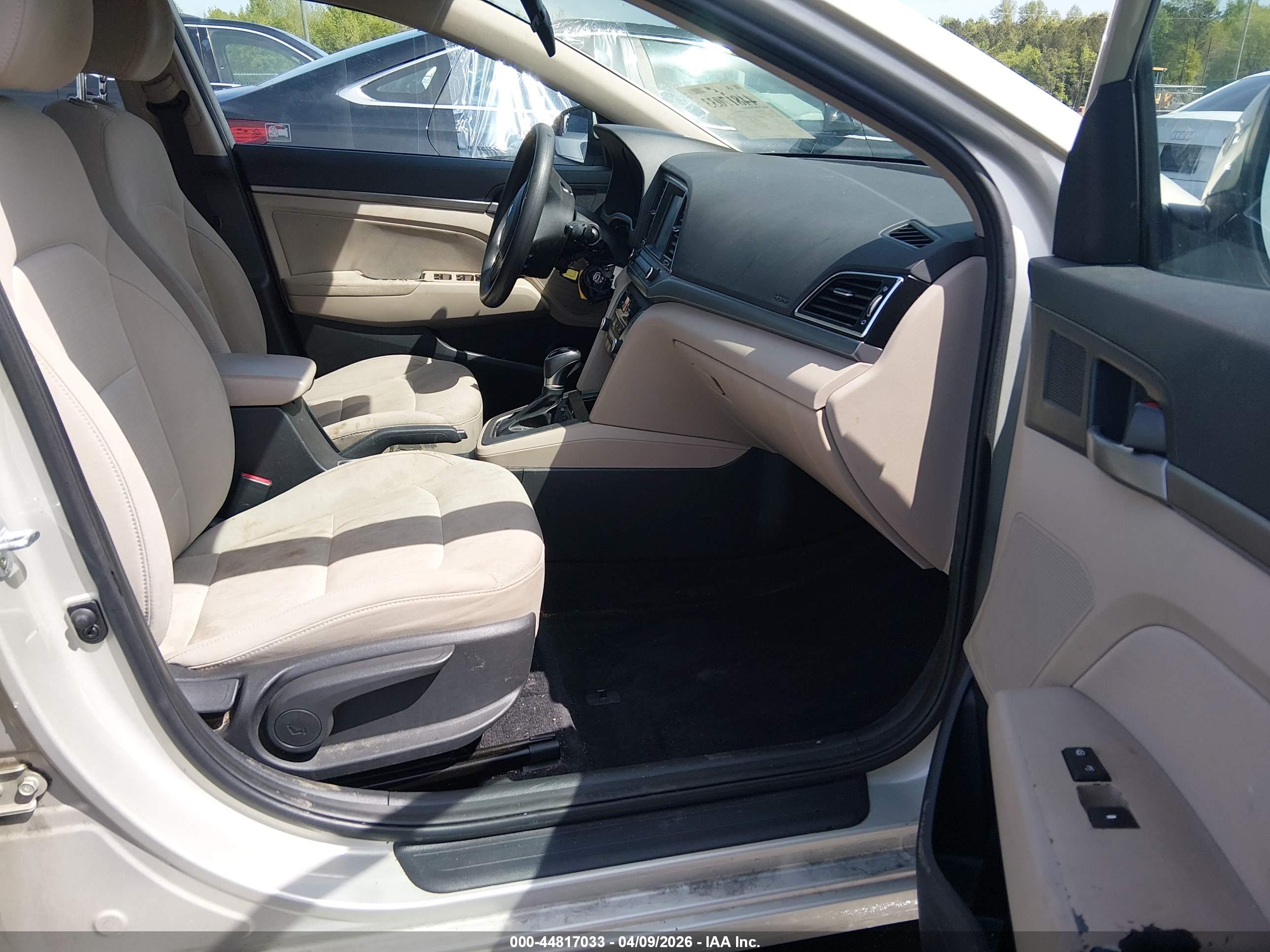 HYUNDAI ELANTRA image 5