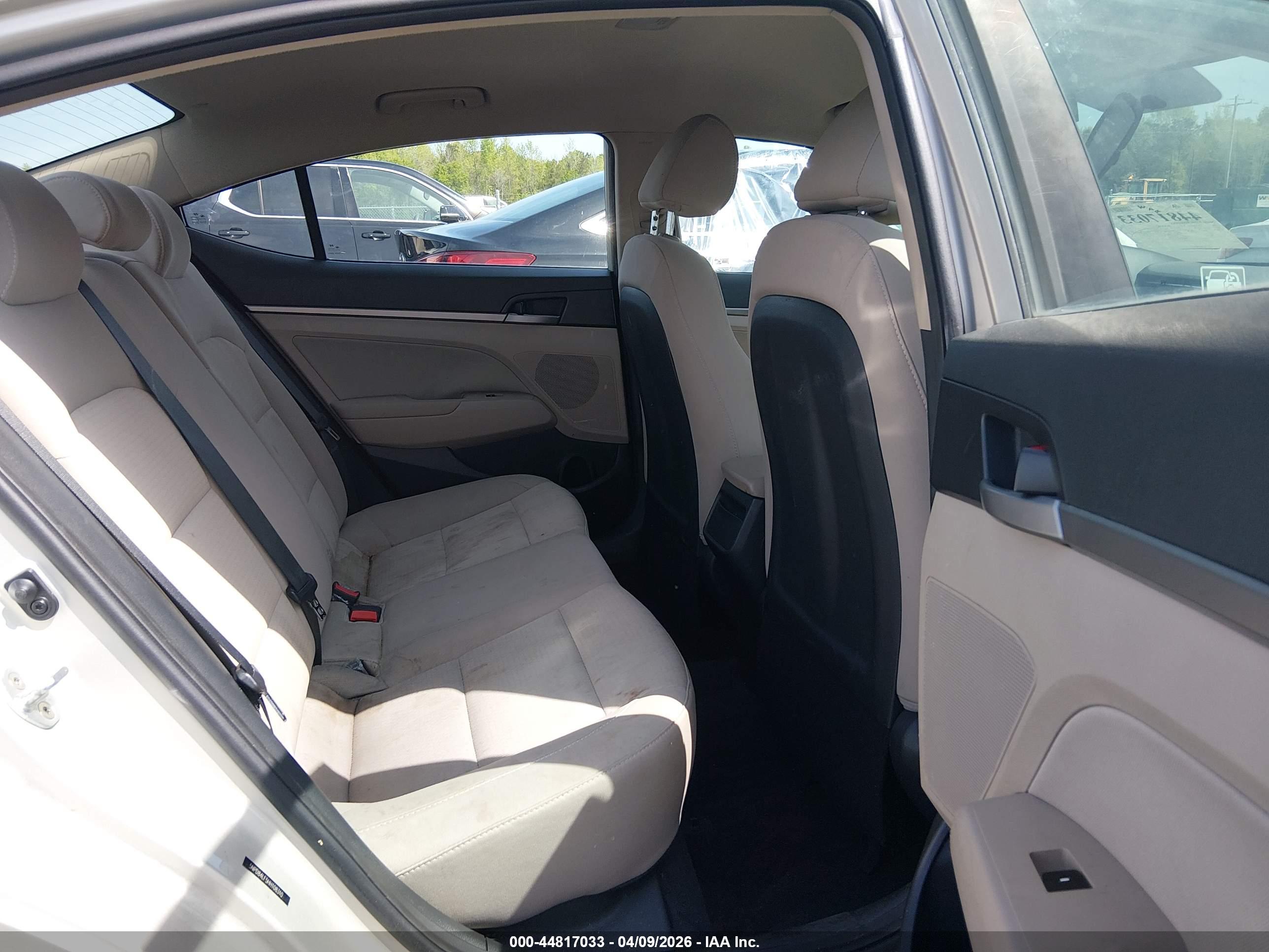 HYUNDAI ELANTRA image 8