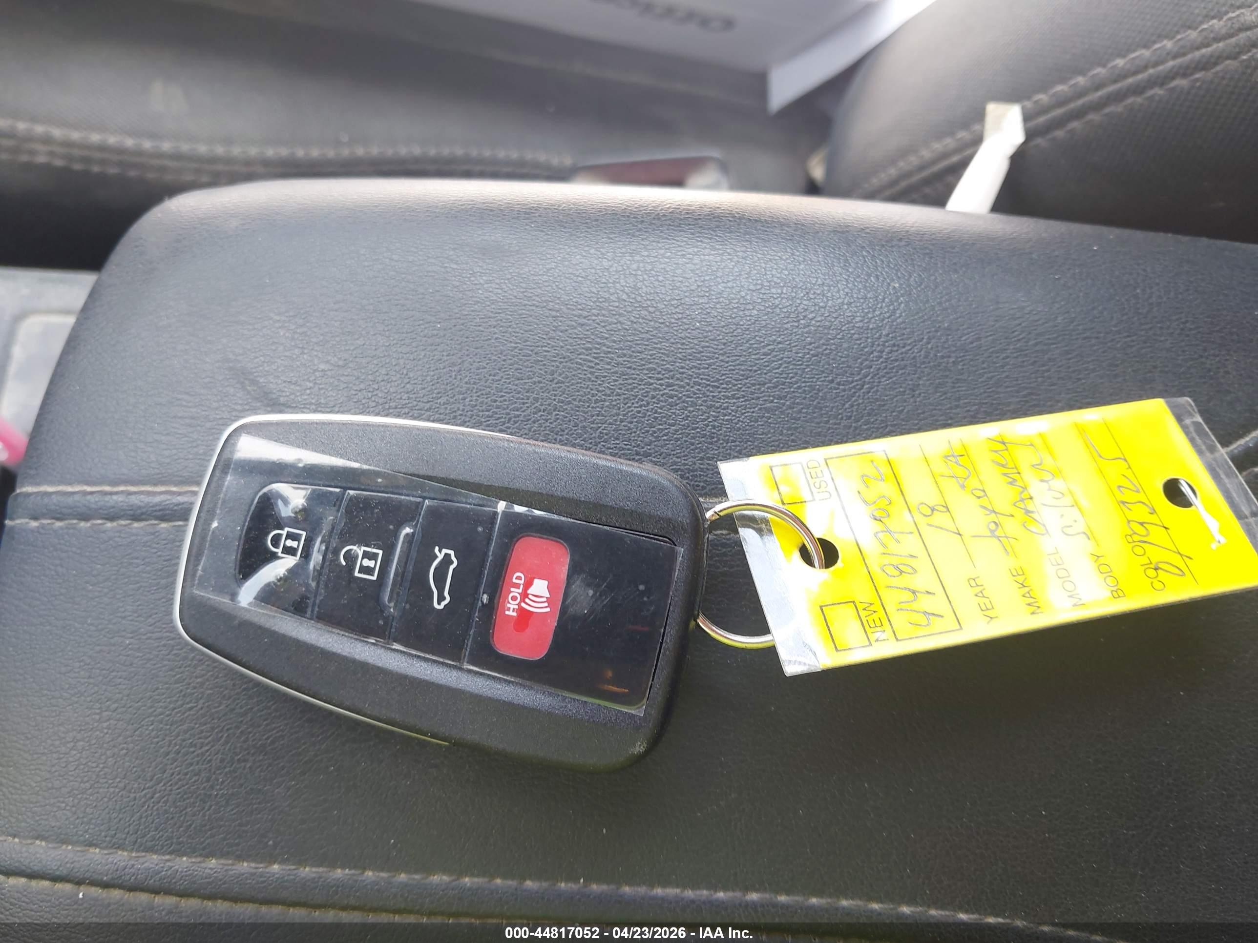 TOYOTA CAMRY image 11