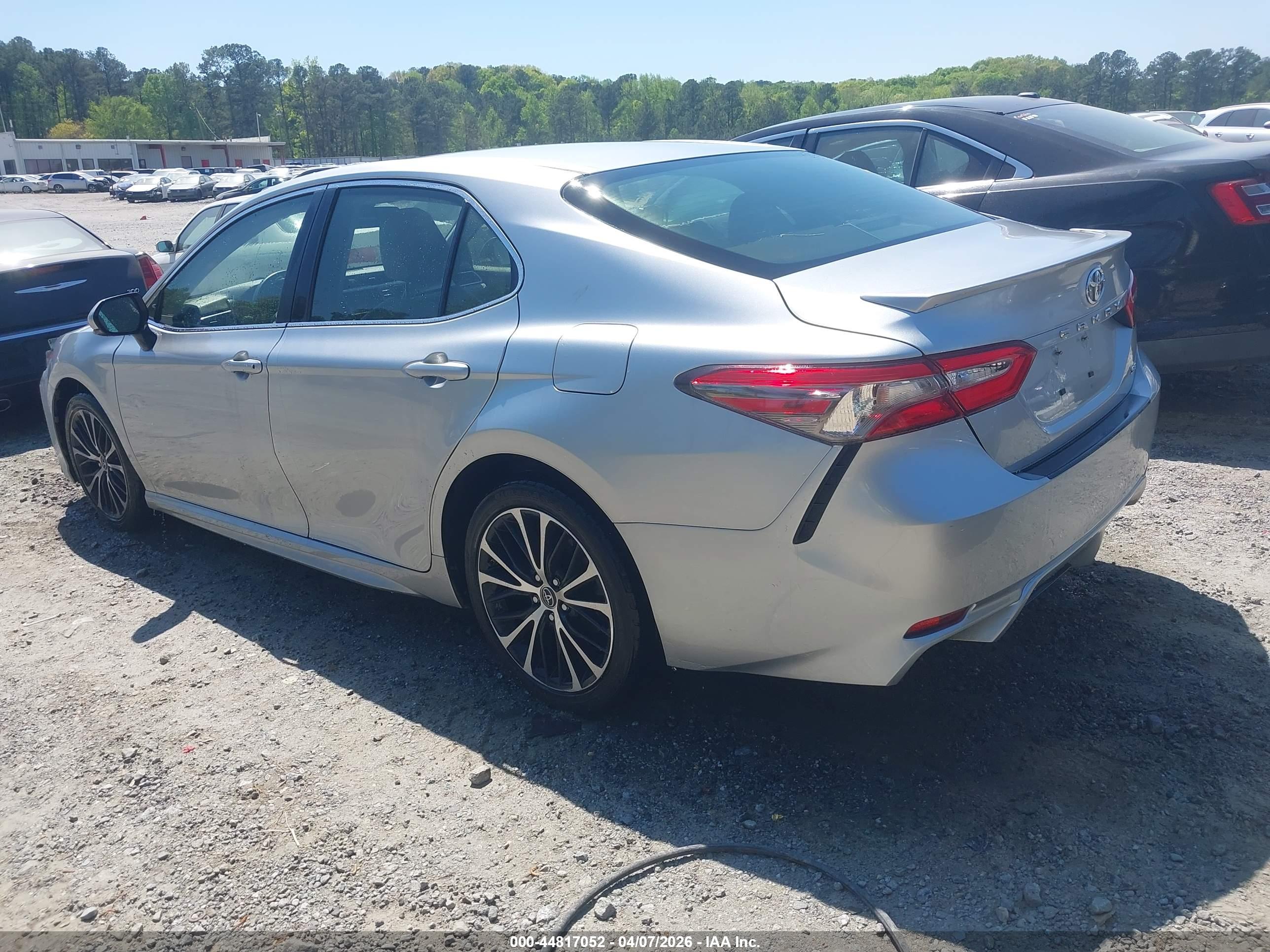 TOYOTA CAMRY image 3