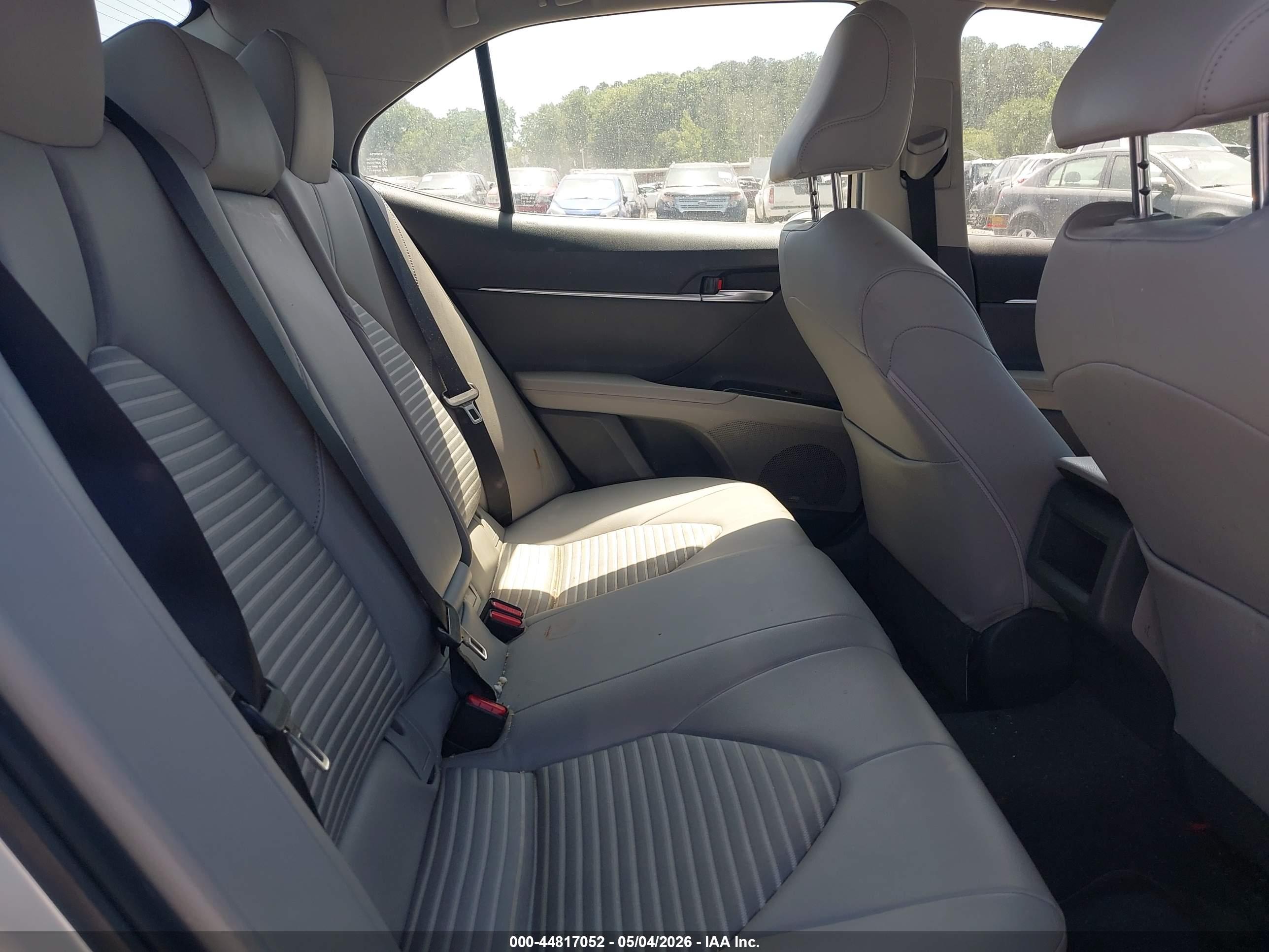 TOYOTA CAMRY image 8