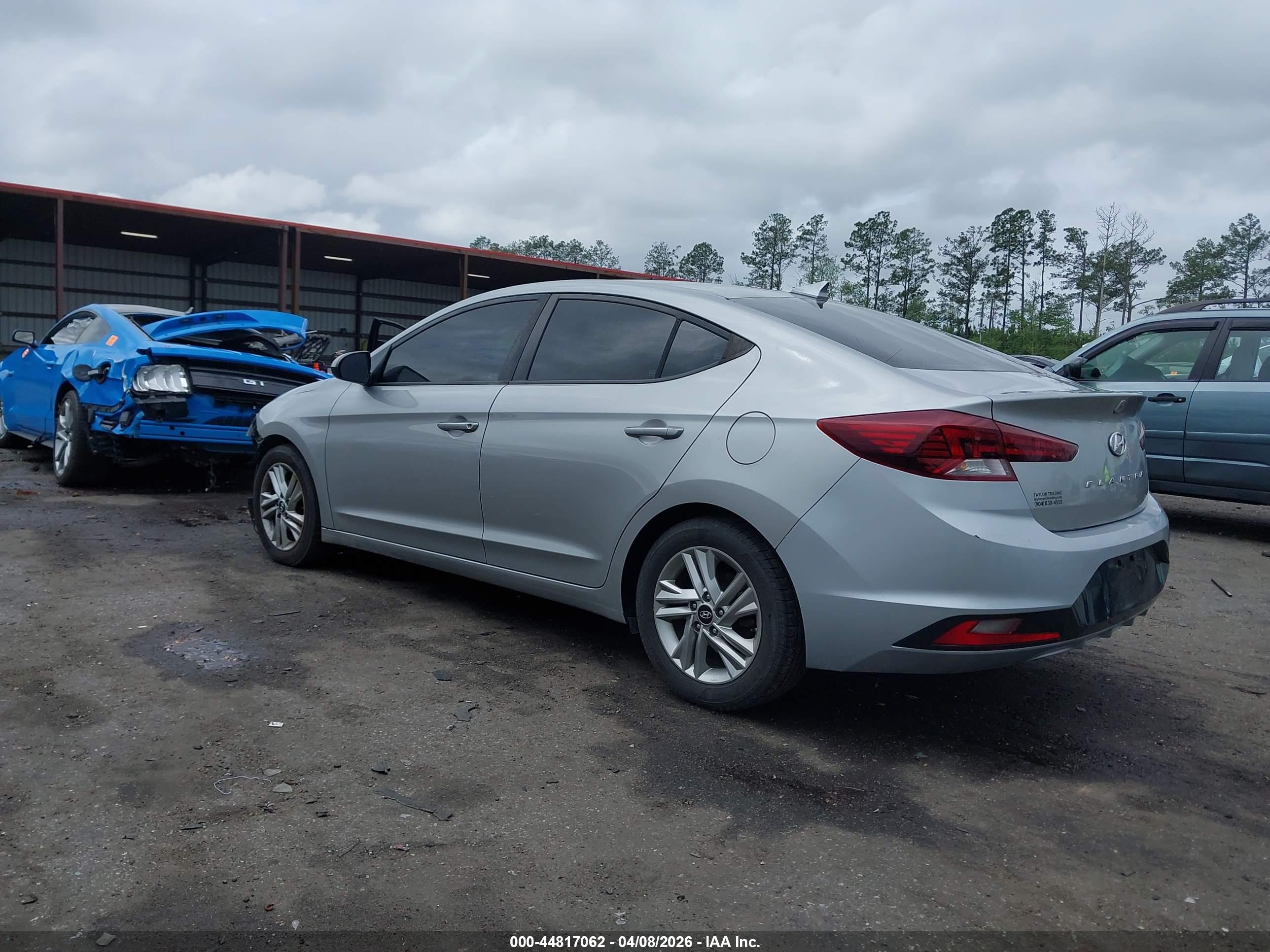 HYUNDAI ELANTRA image 3