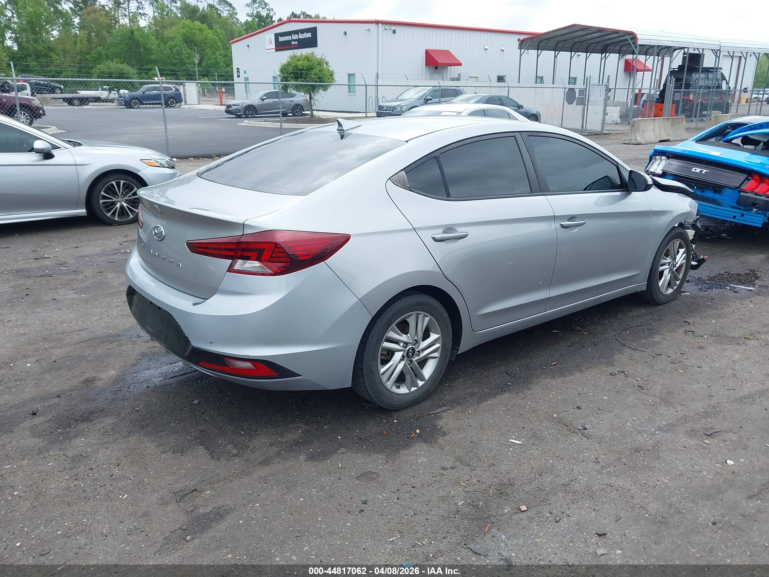 HYUNDAI ELANTRA image 4