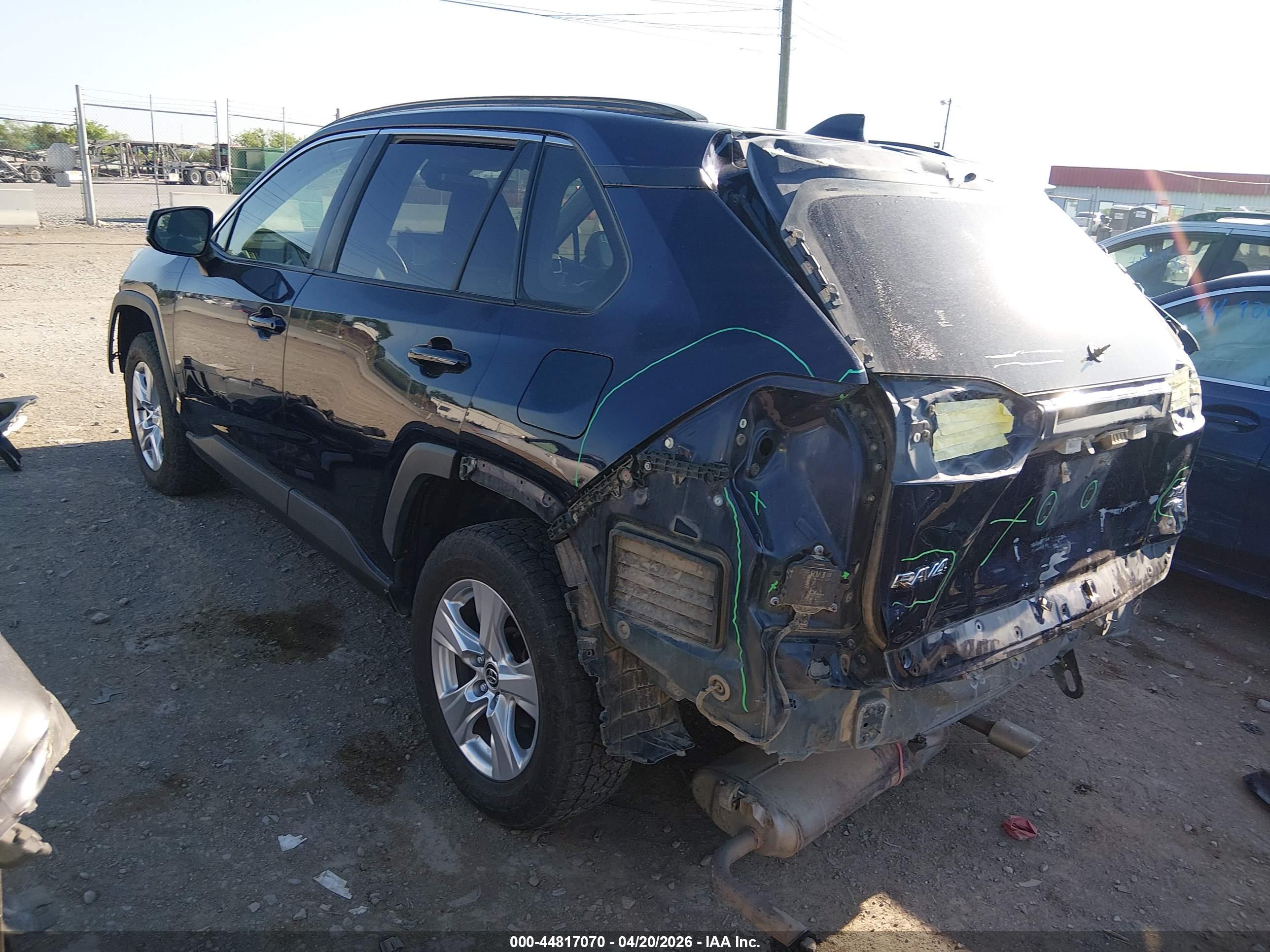 TOYOTA RAV4 image 3