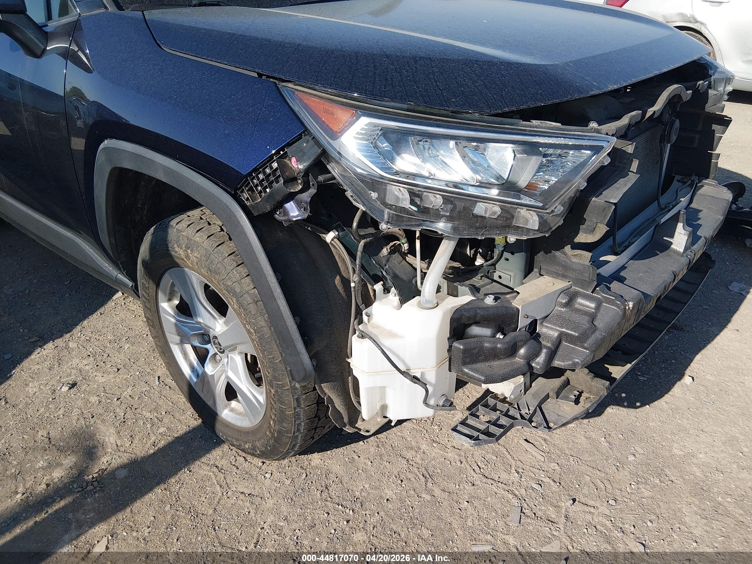 TOYOTA RAV4 image 6