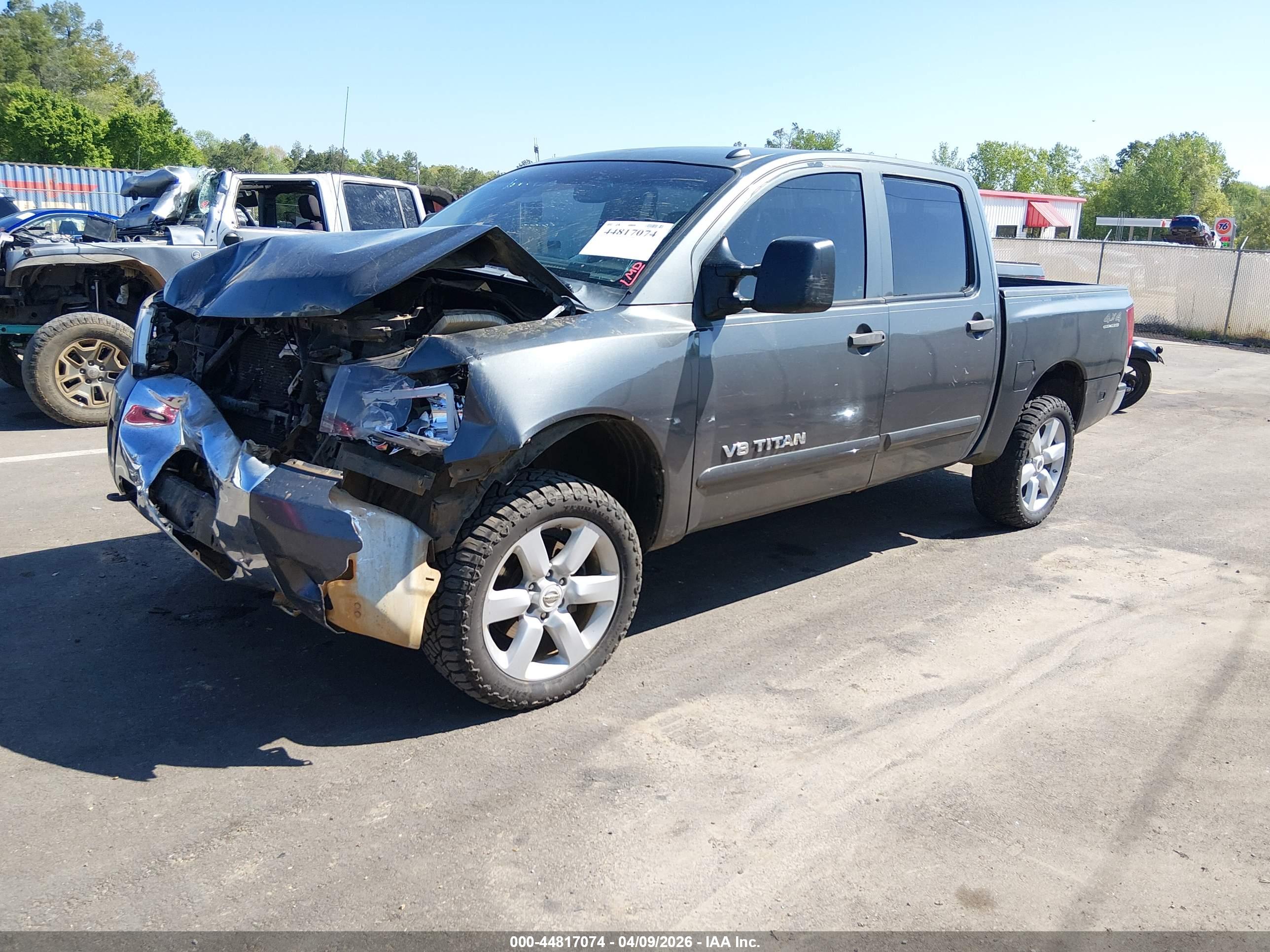 NISSAN TITAN image 2
