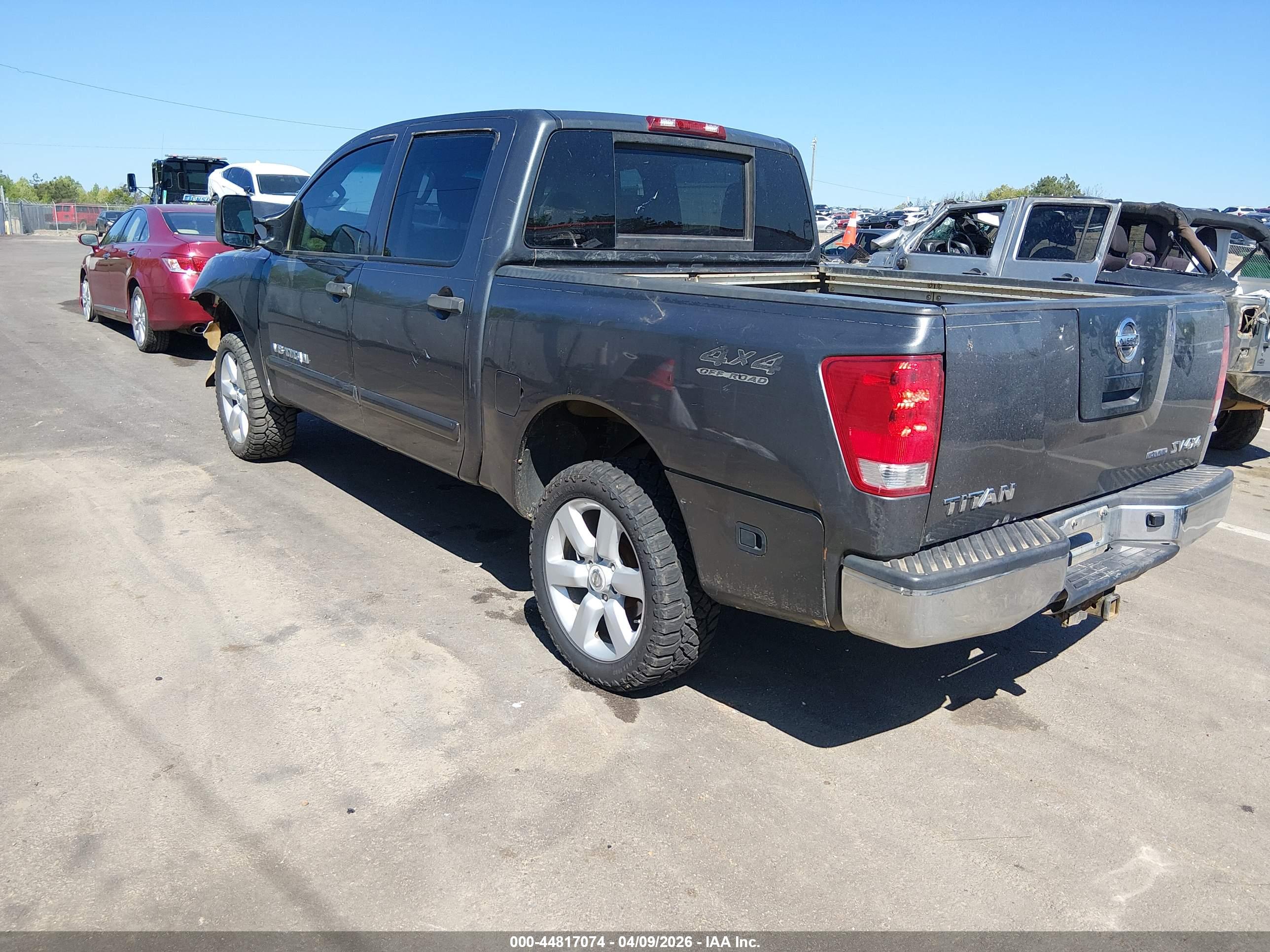 NISSAN TITAN image 3