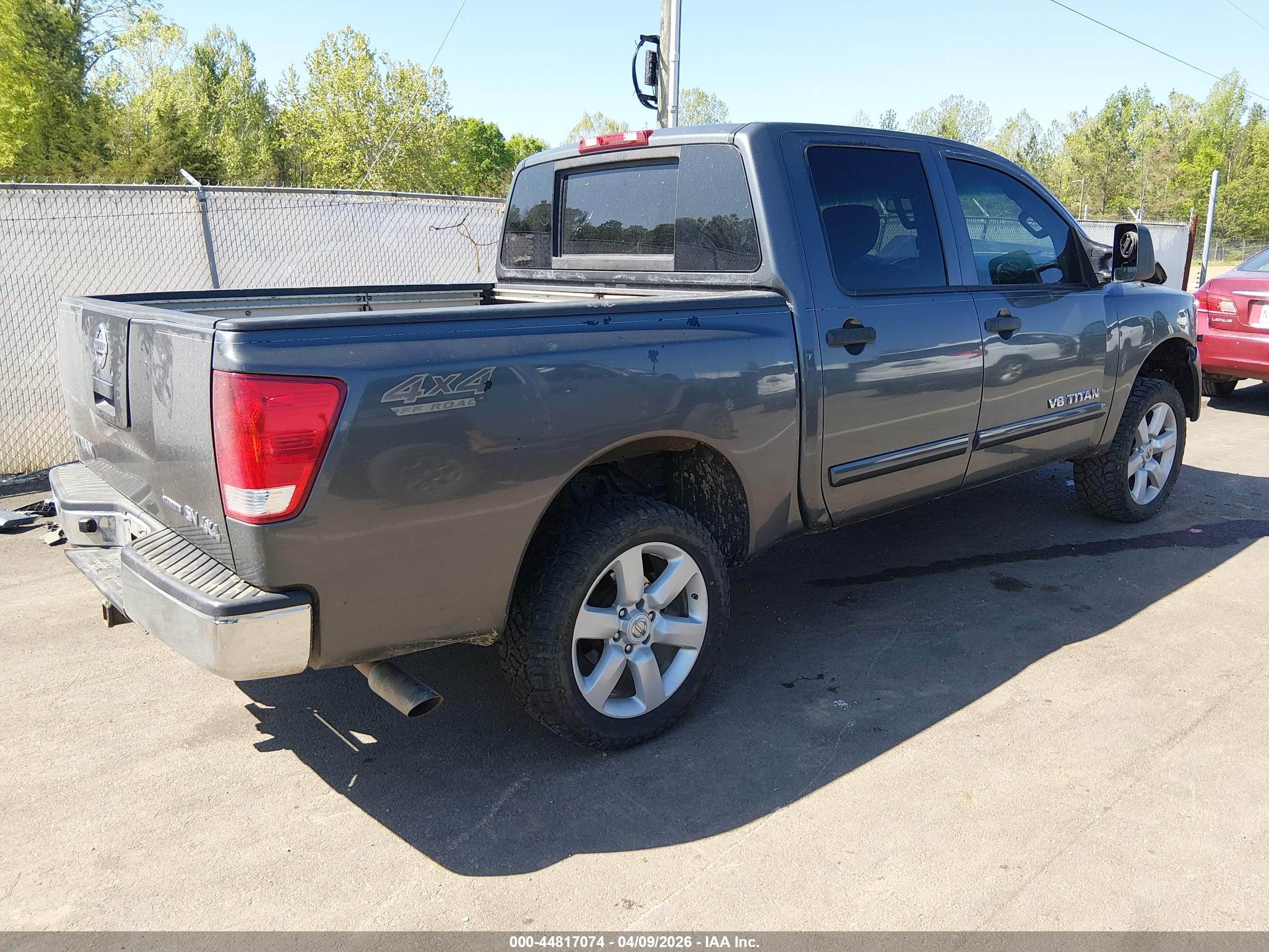 NISSAN TITAN image 4