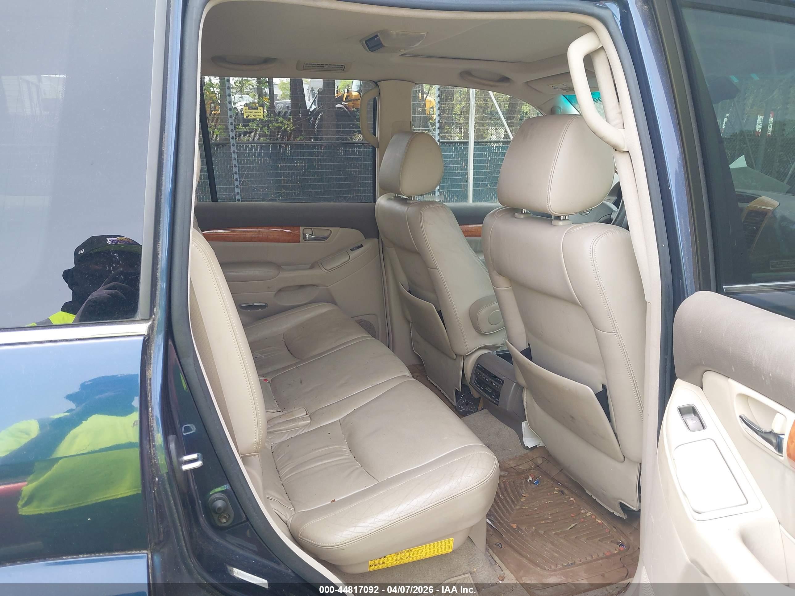 LEXUS GX image 8