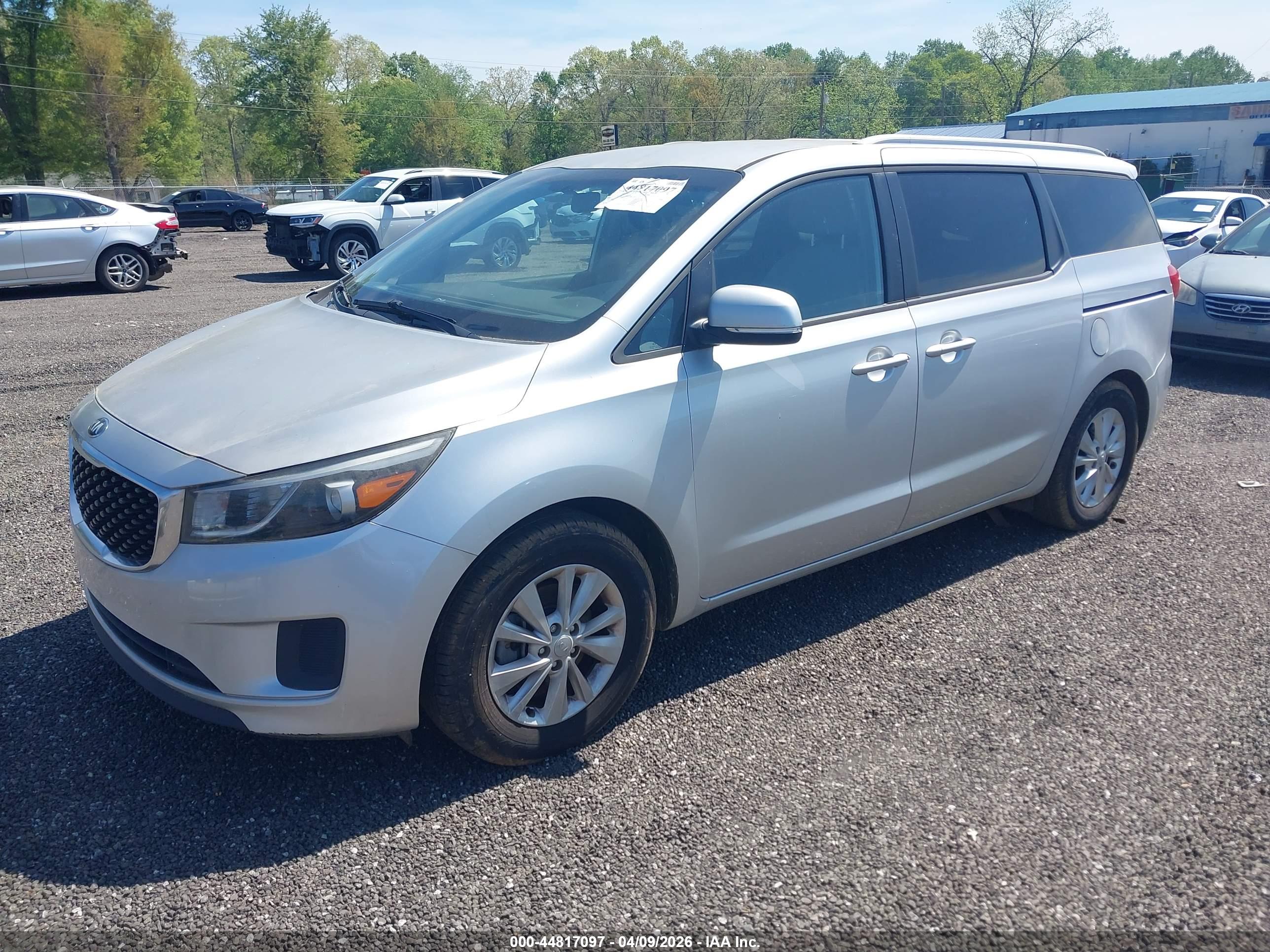 KIA SEDONA image 2