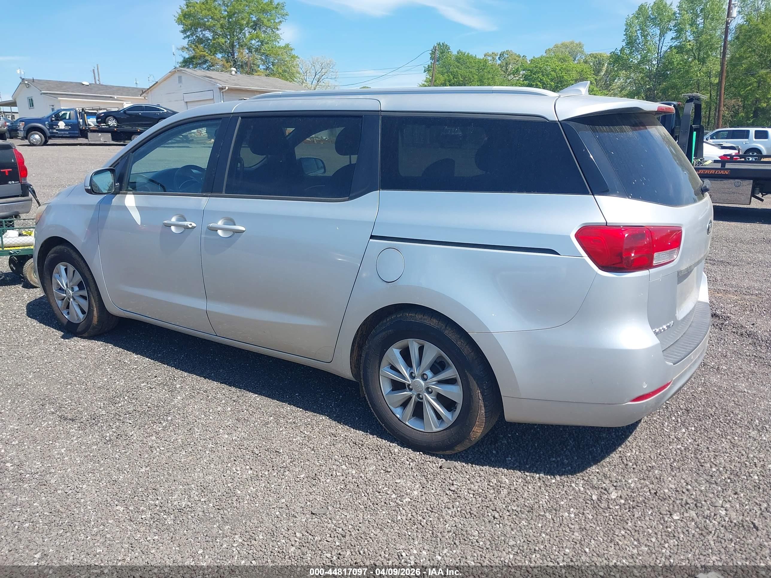 KIA SEDONA image 3