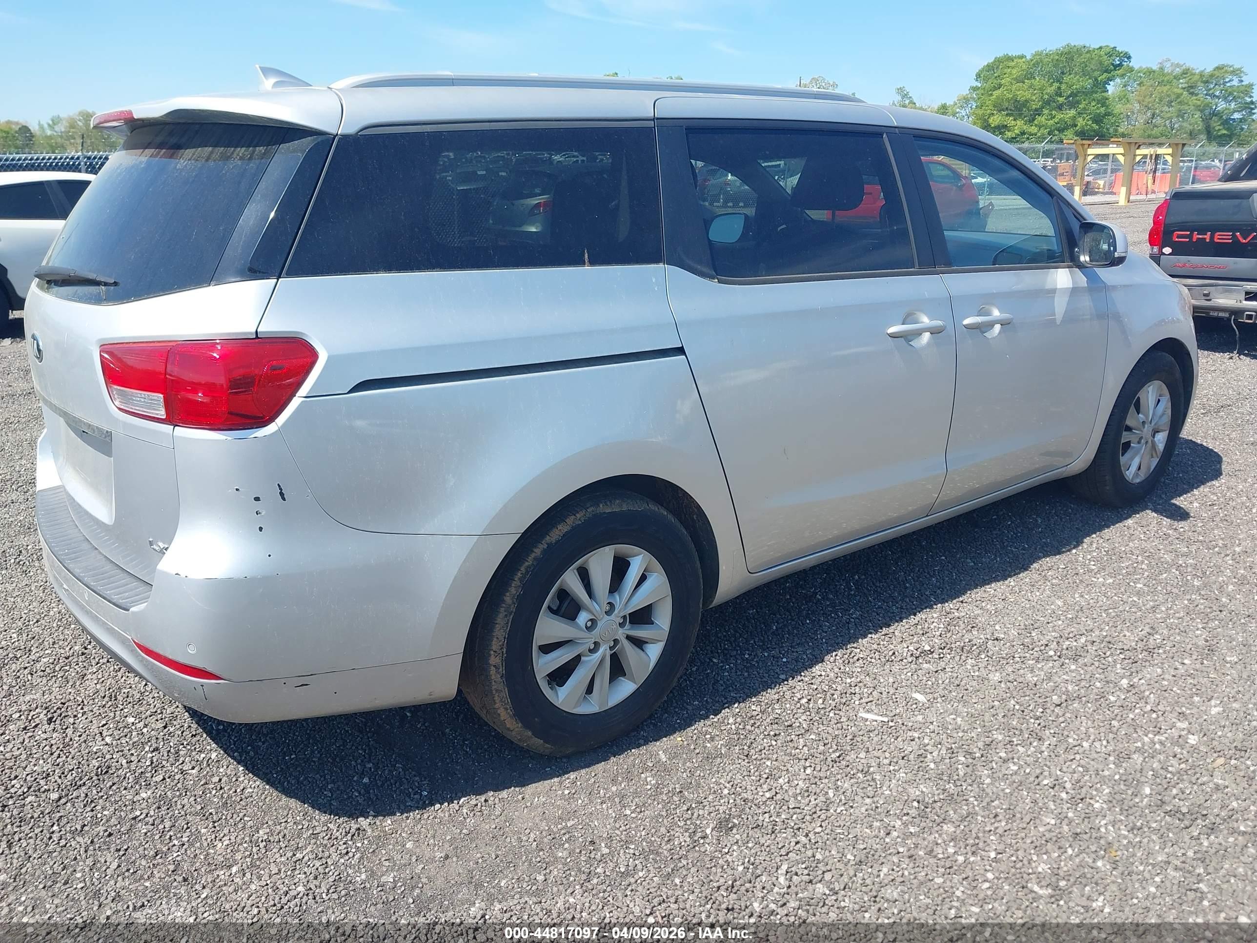 KIA SEDONA image 4