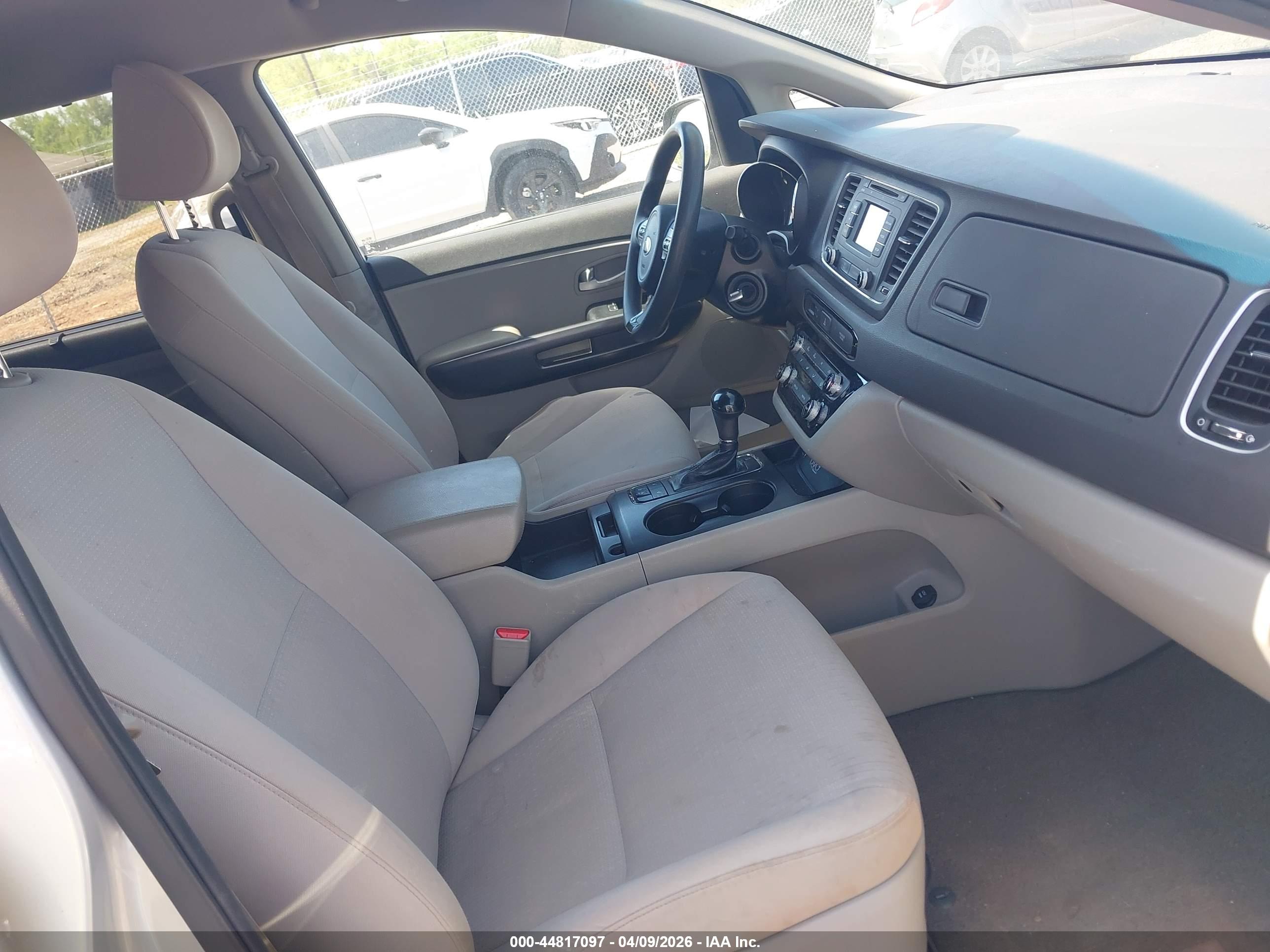 KIA SEDONA image 5