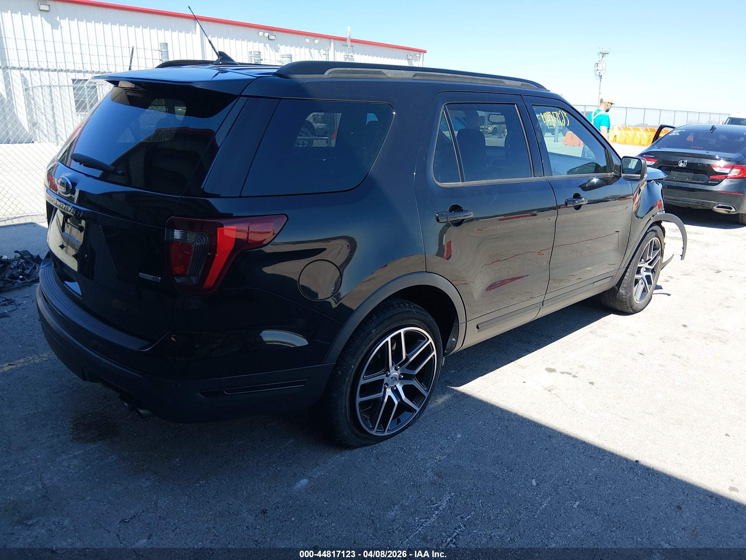 FORD EXPLORER image 4