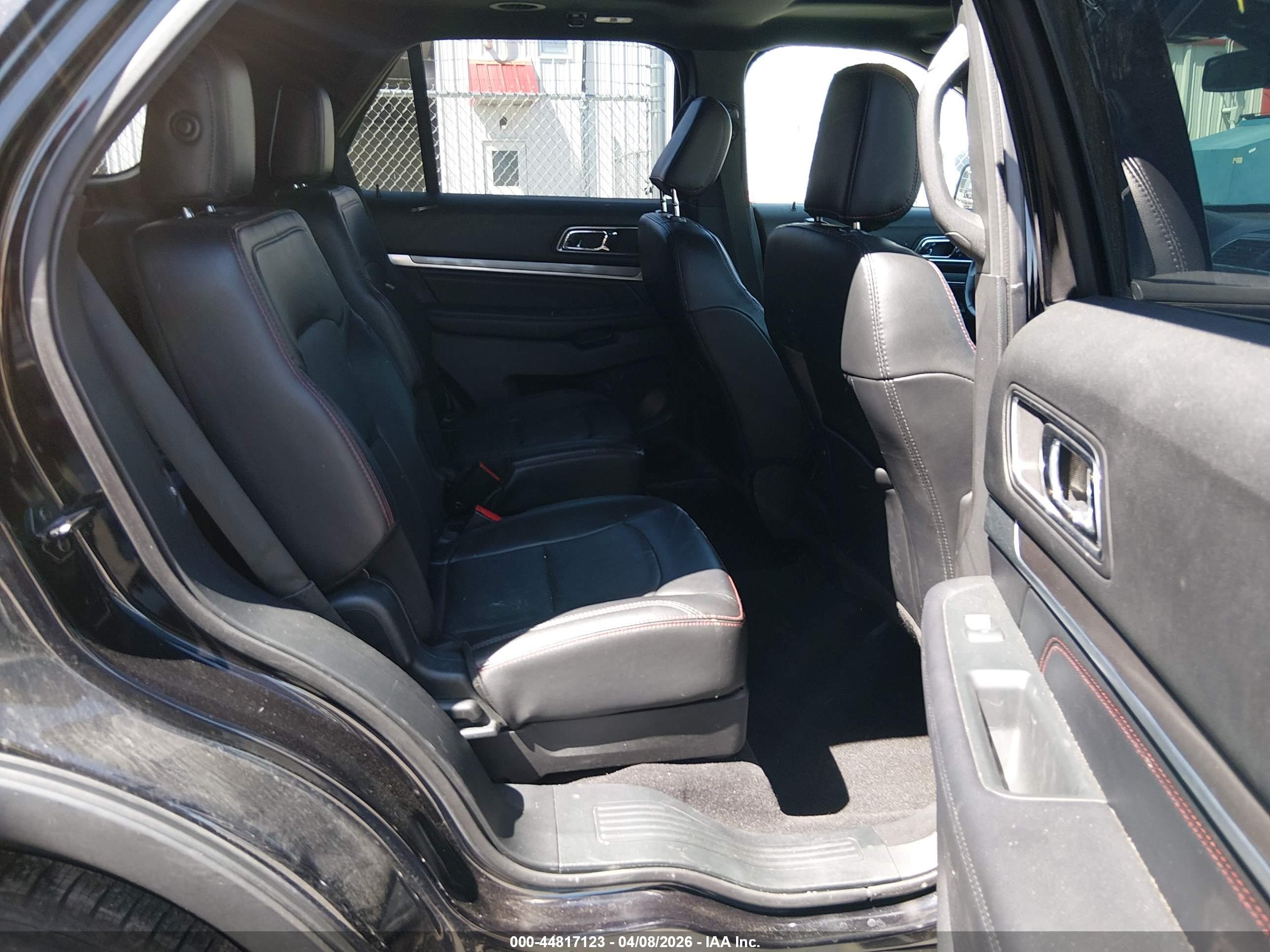 FORD EXPLORER image 8
