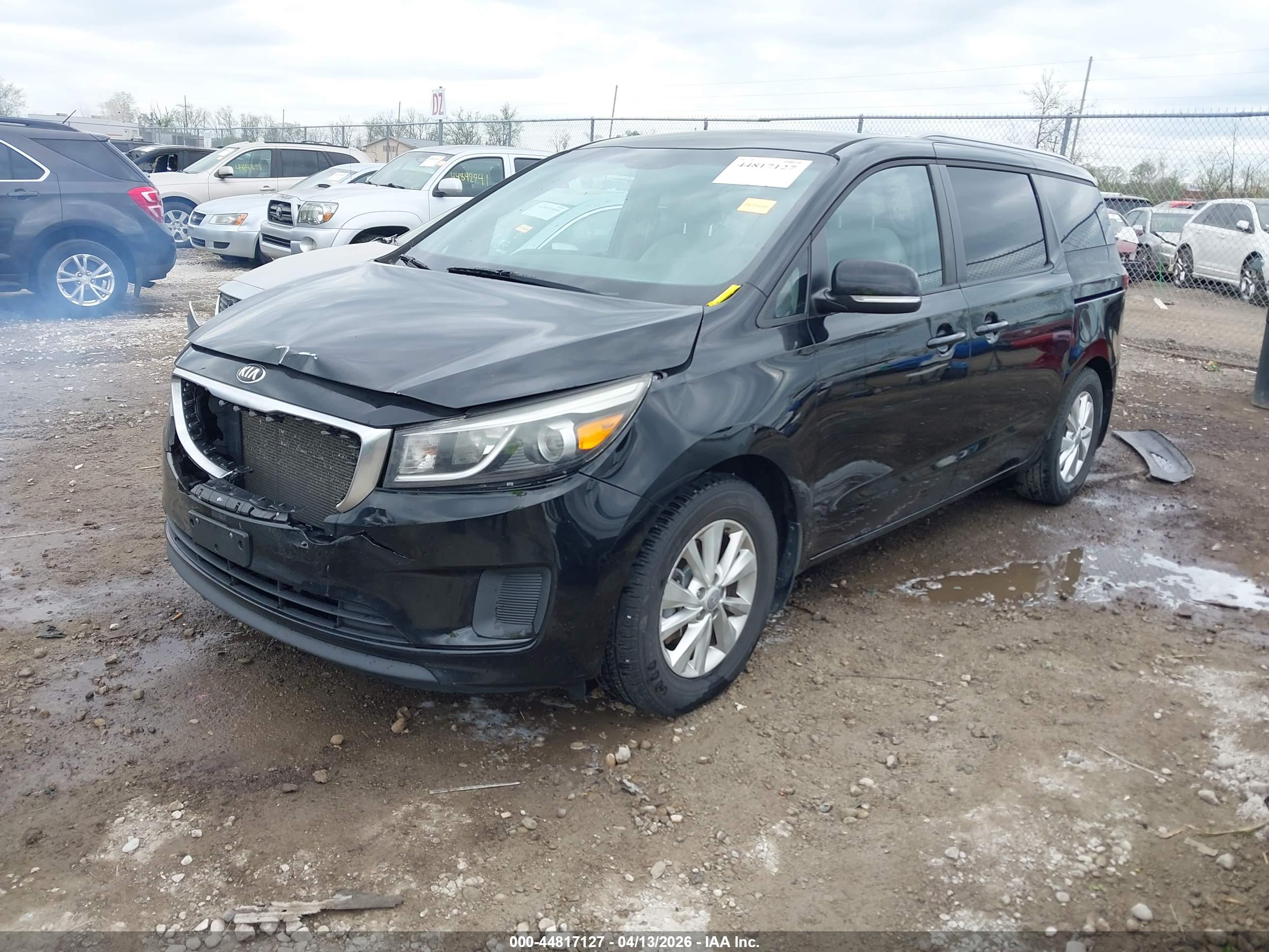 KIA SEDONA image 2