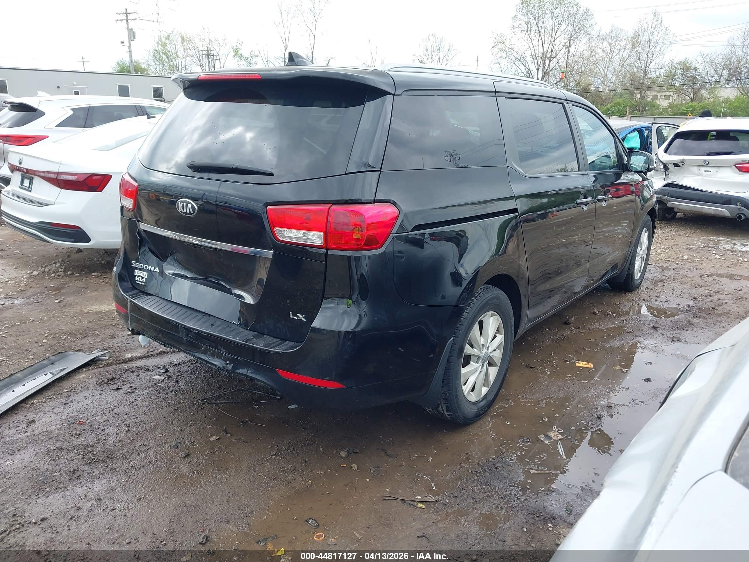 KIA SEDONA image 4