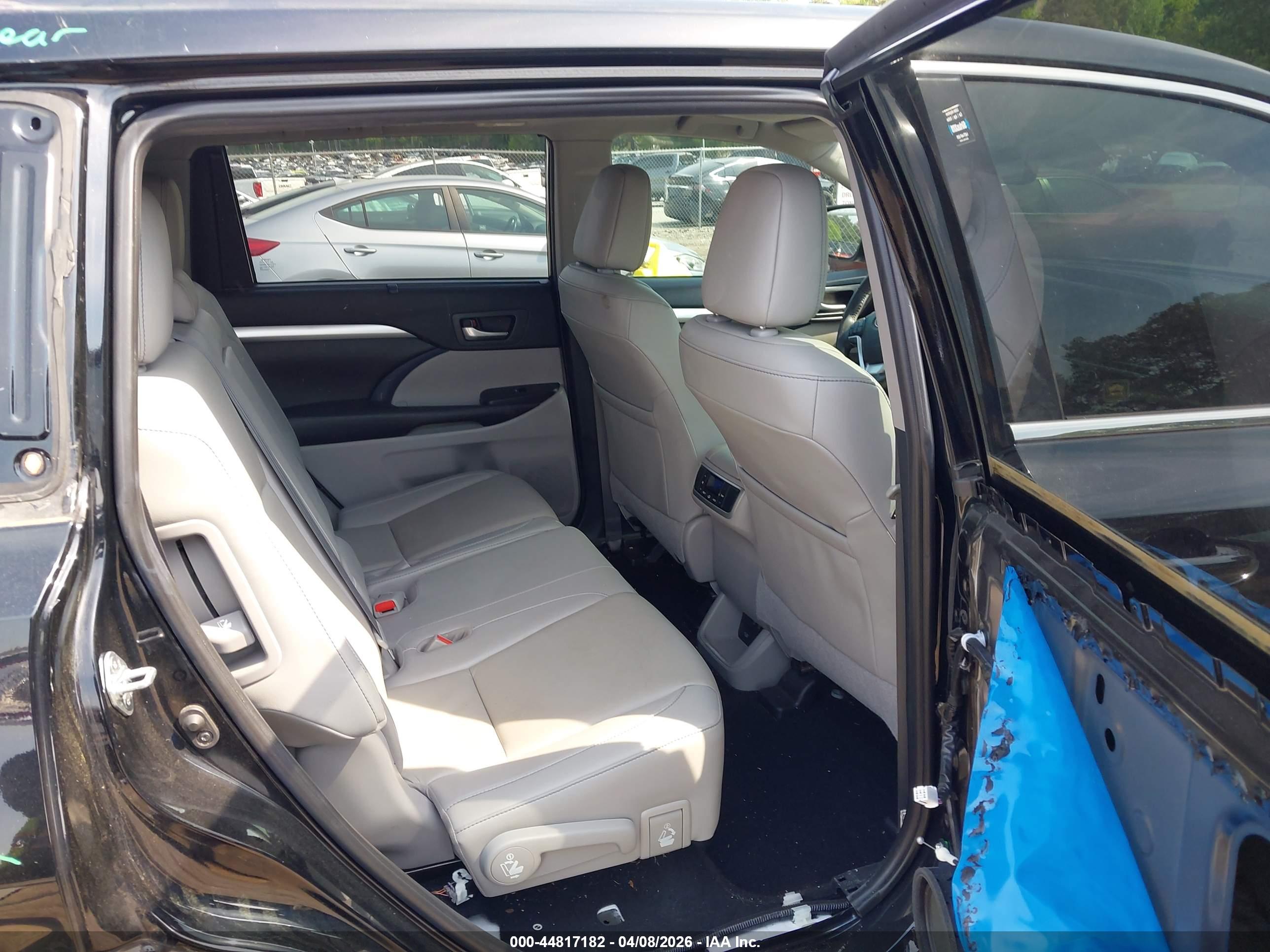 TOYOTA HIGHLANDER image 8