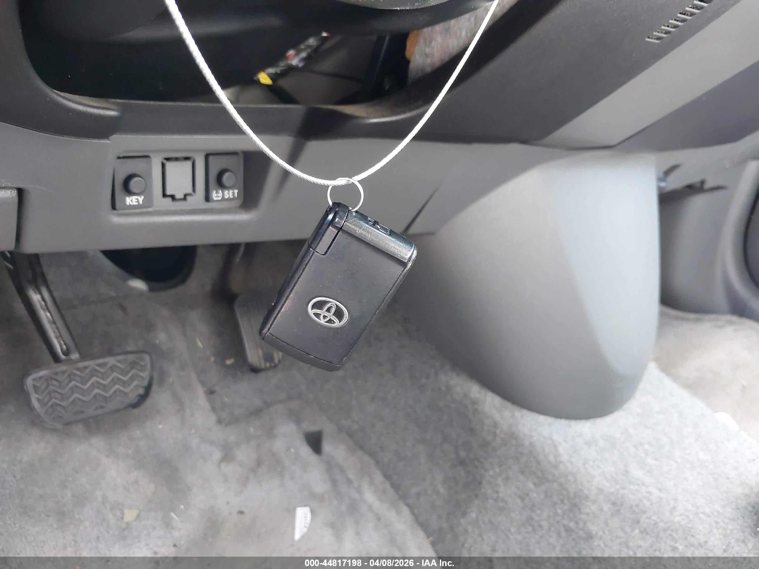 TOYOTA PRIUS image 11