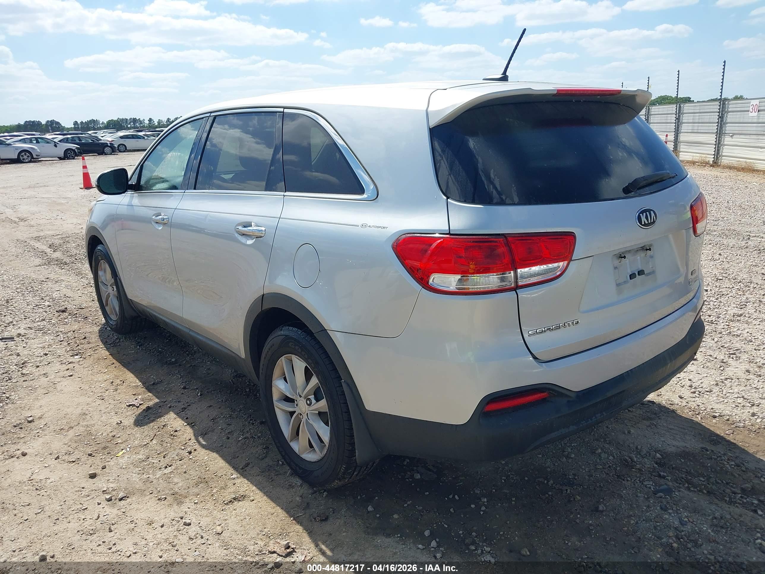 KIA SORENTO image 3