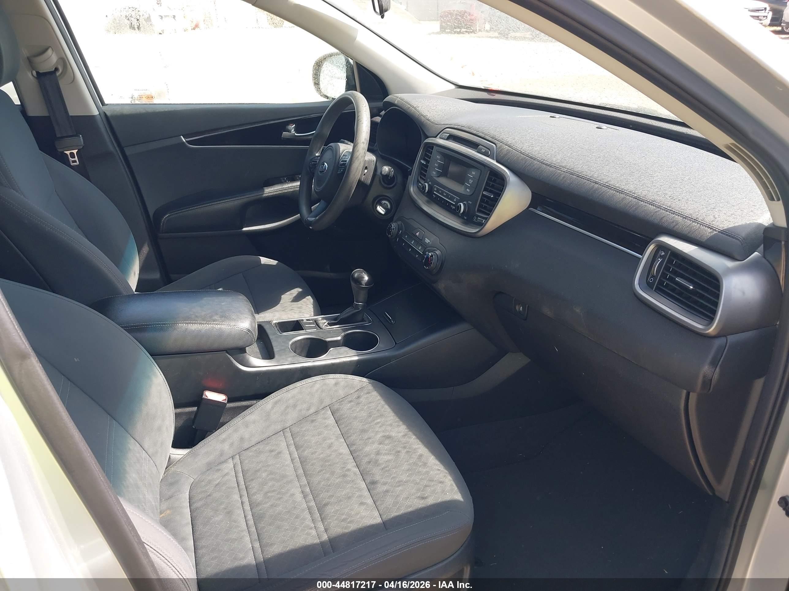 KIA SORENTO image 5