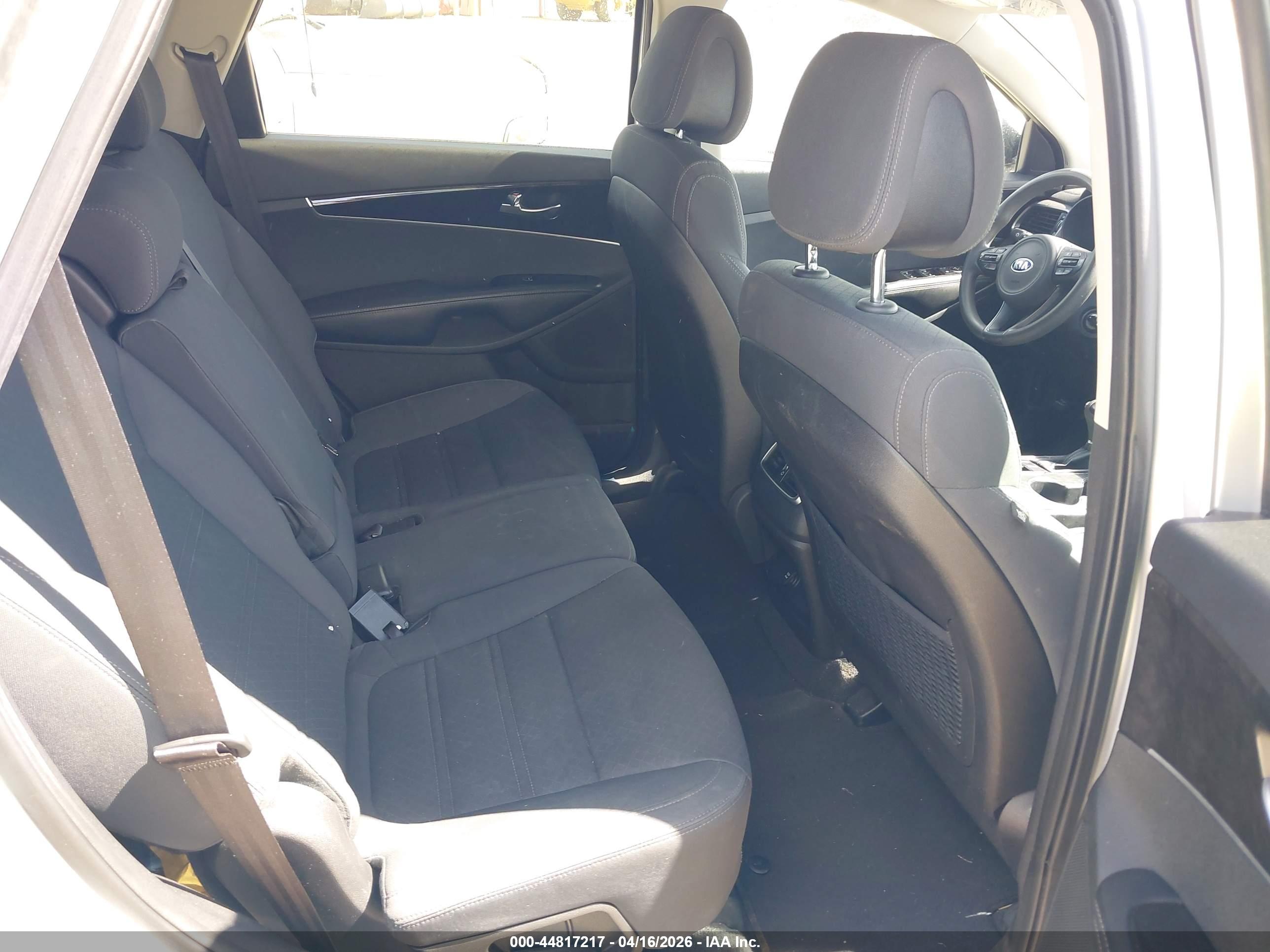 KIA SORENTO image 8