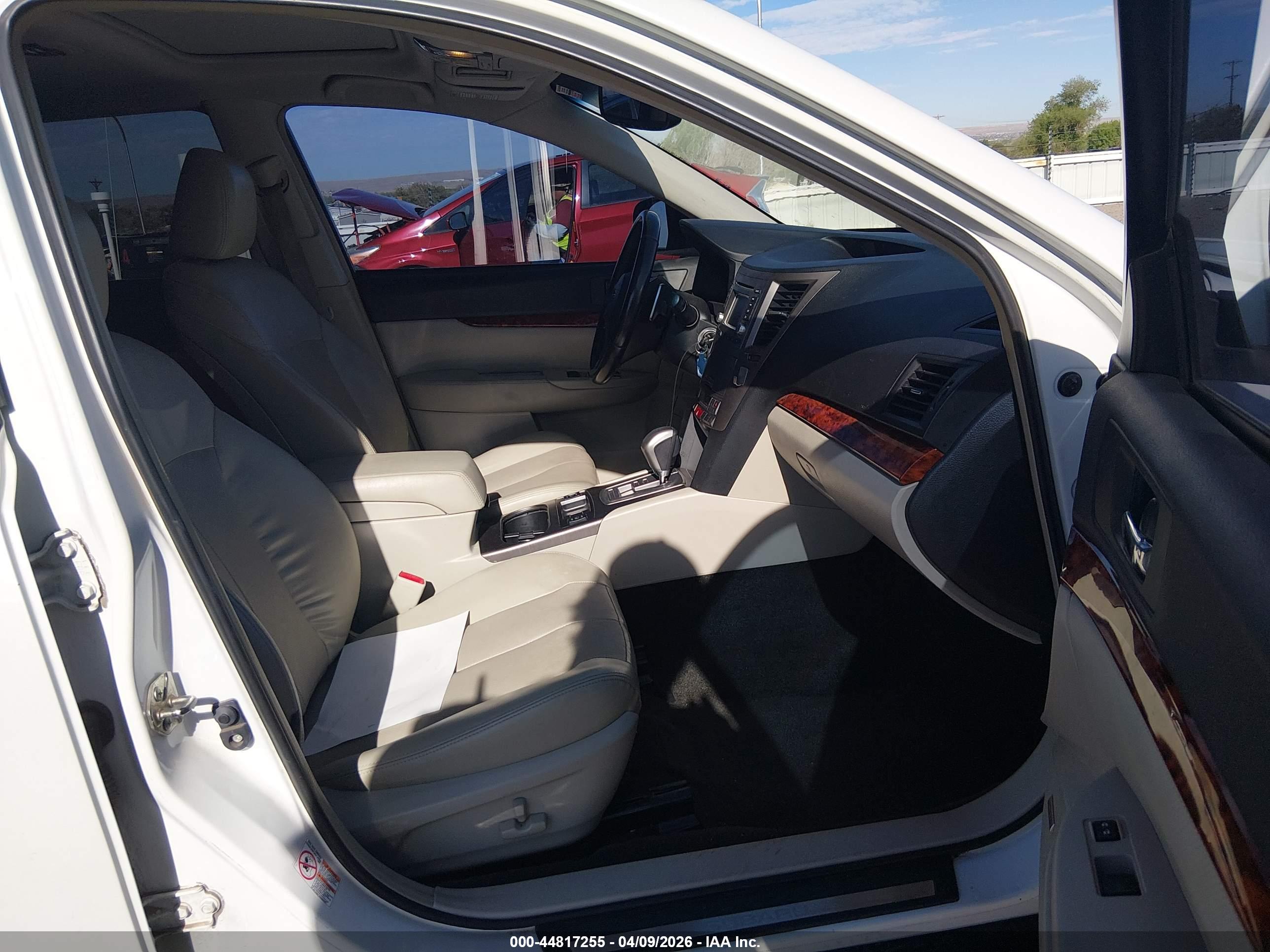 SUBARU OUTBACK image 5
