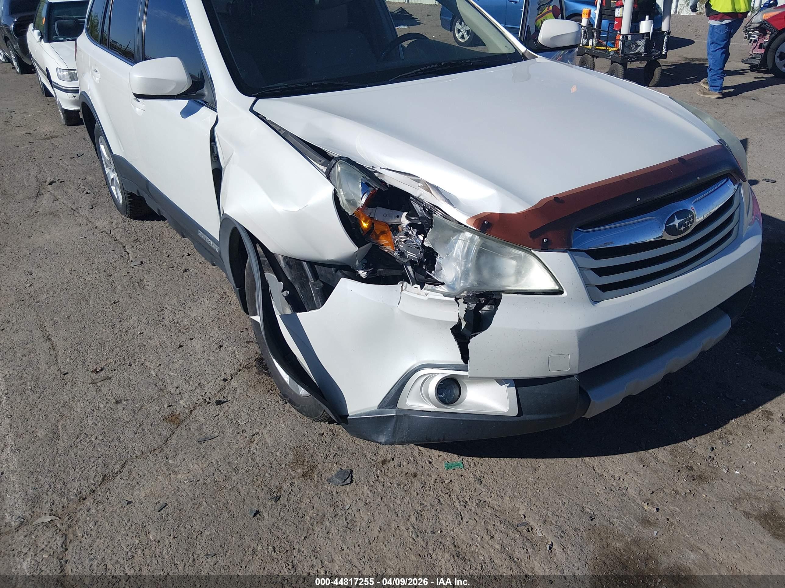 SUBARU OUTBACK image 6