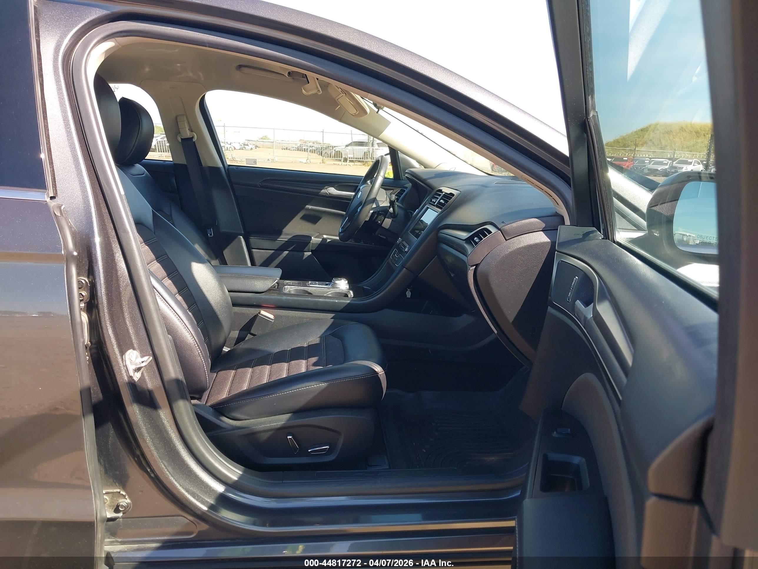FORD FUSION image 5