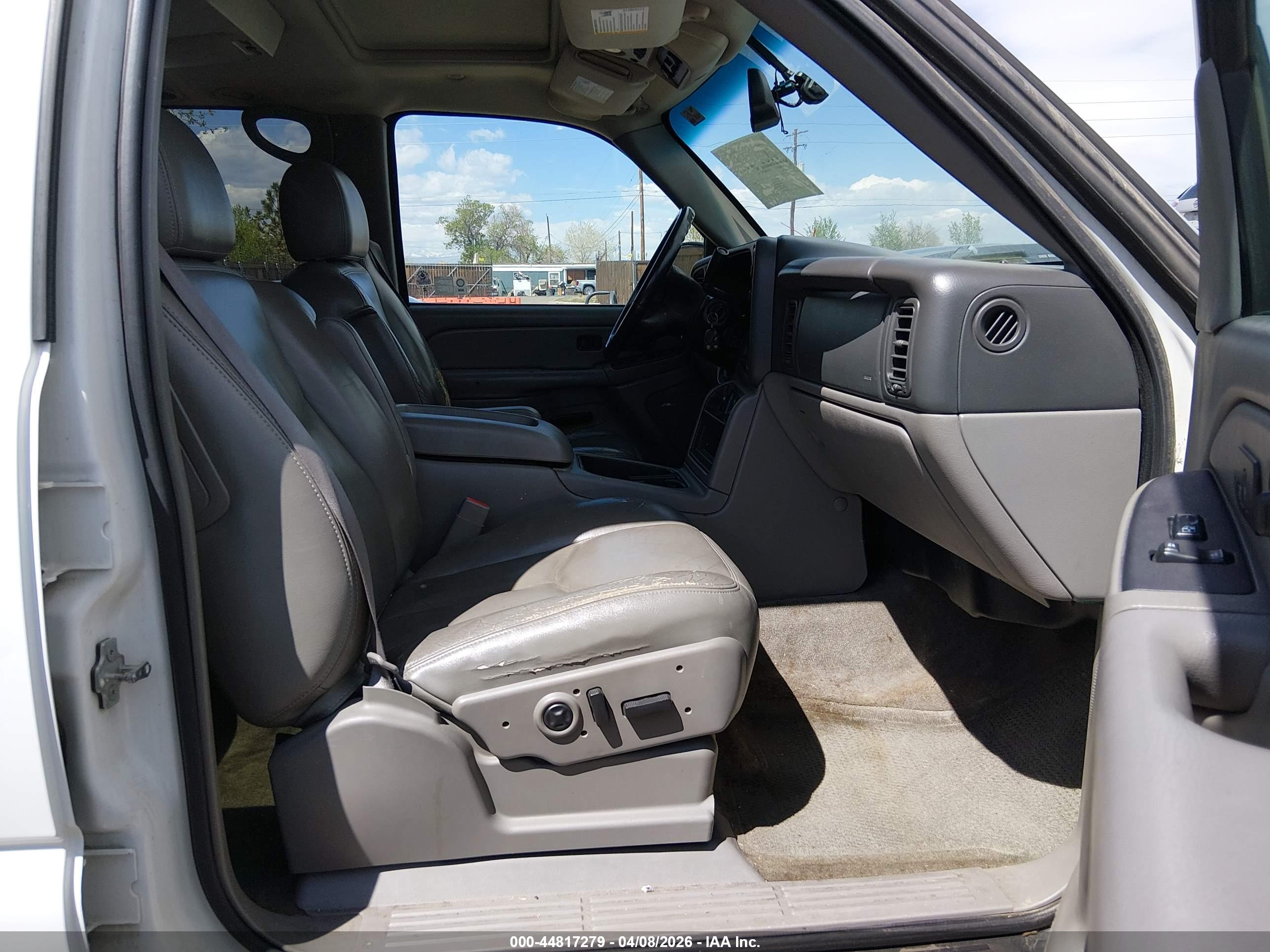 CHEVROLET SUBURBAN image 5