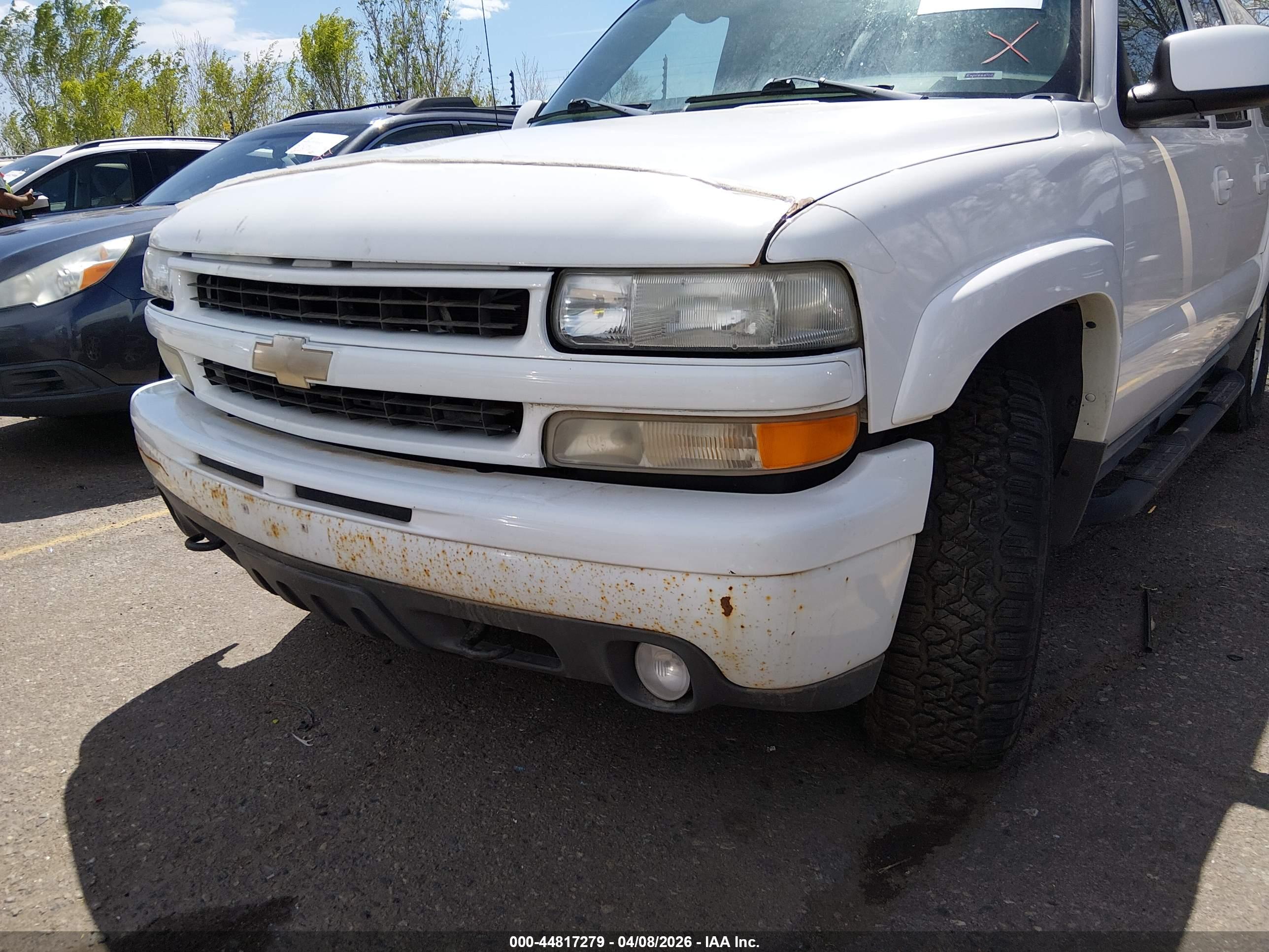 CHEVROLET SUBURBAN image 6