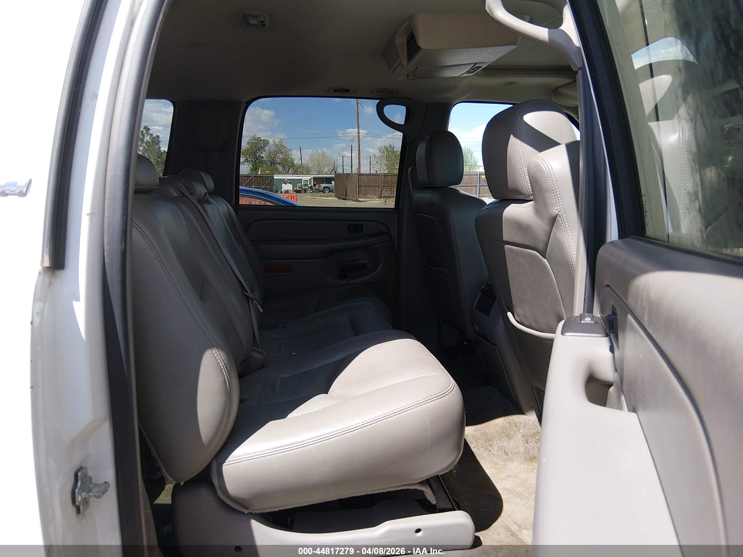 CHEVROLET SUBURBAN image 8