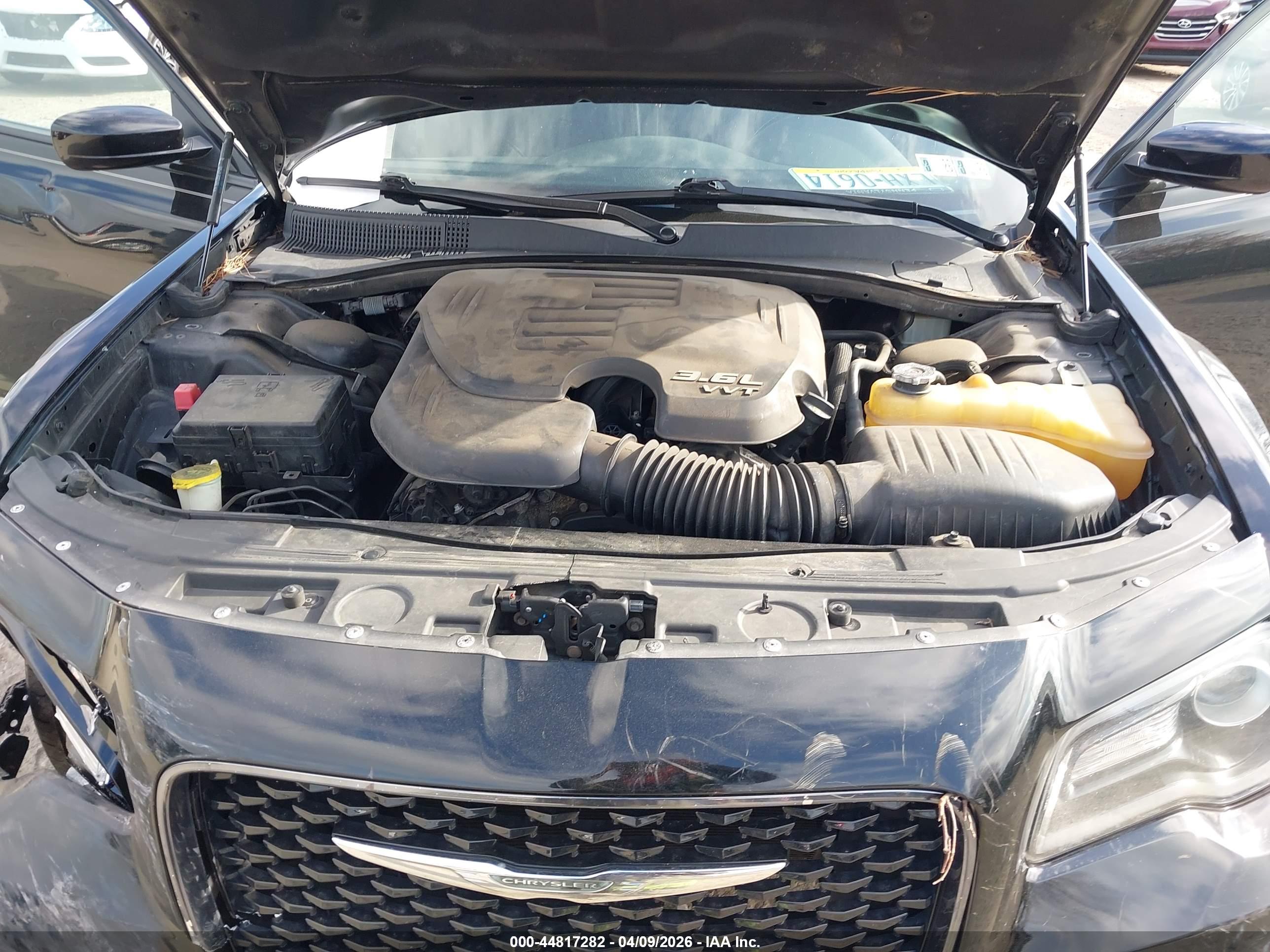 CHRYSLER 300 image 10