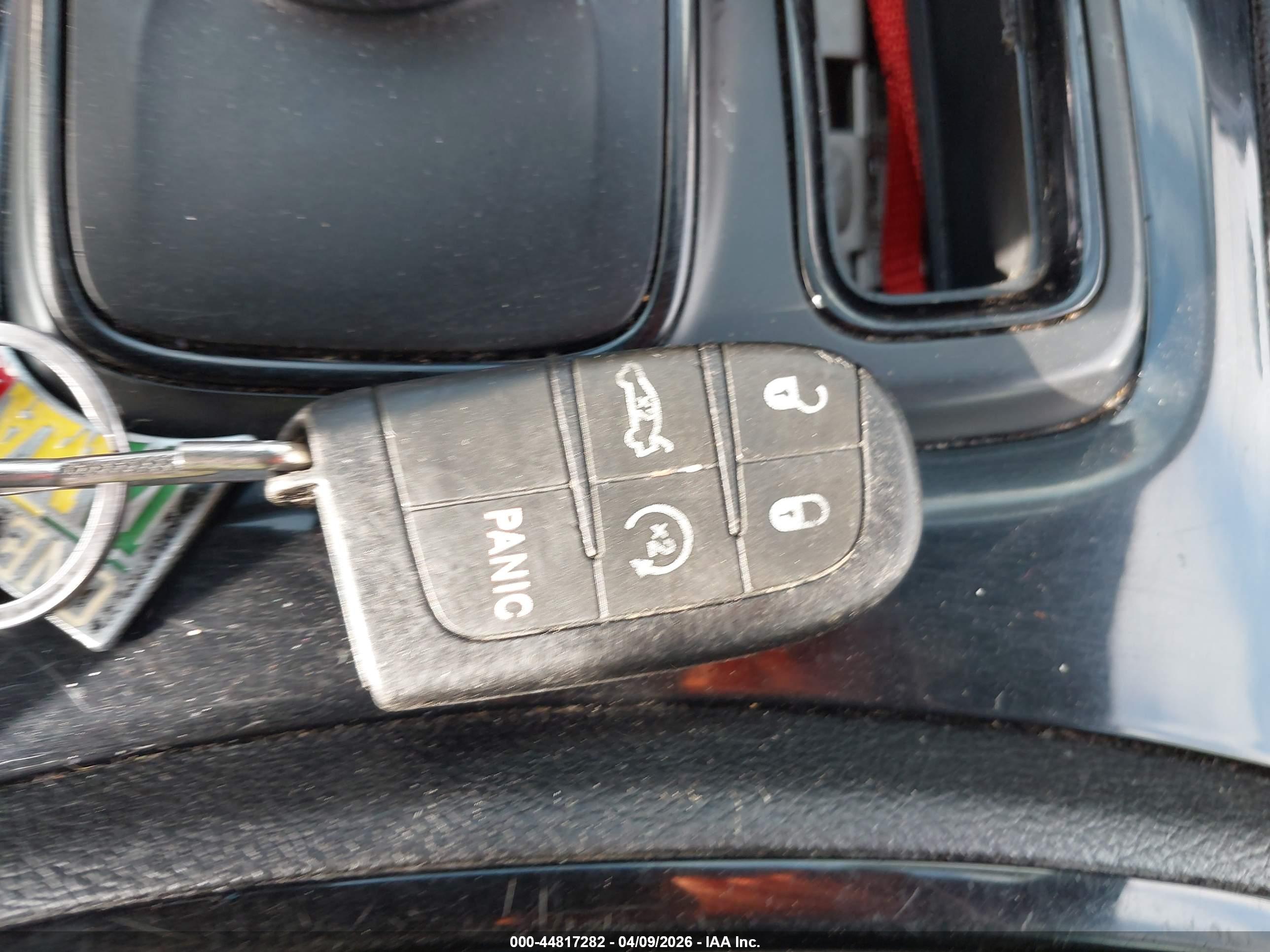 CHRYSLER 300 image 11
