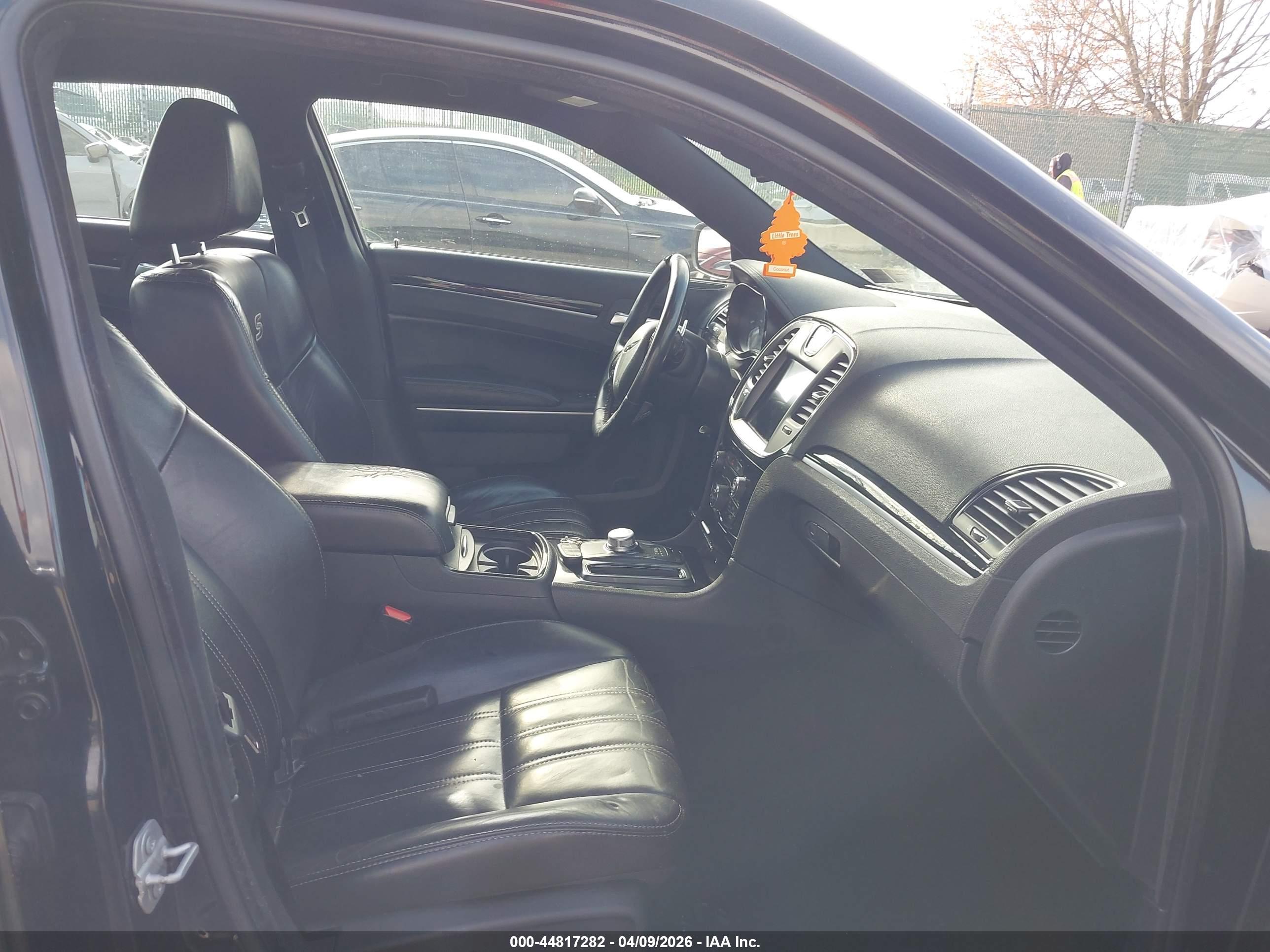 CHRYSLER 300 image 5