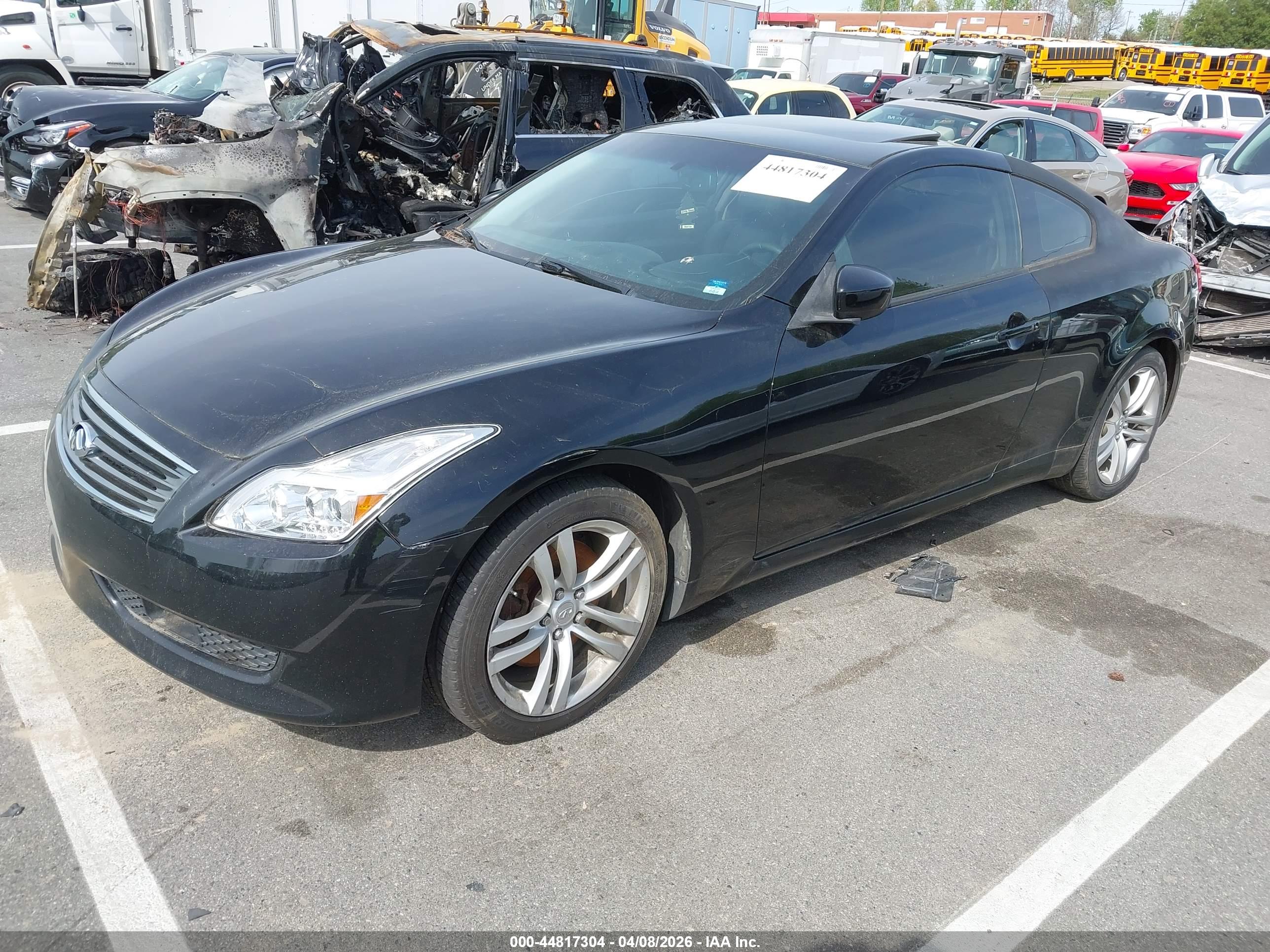INFINITI G37 image 2