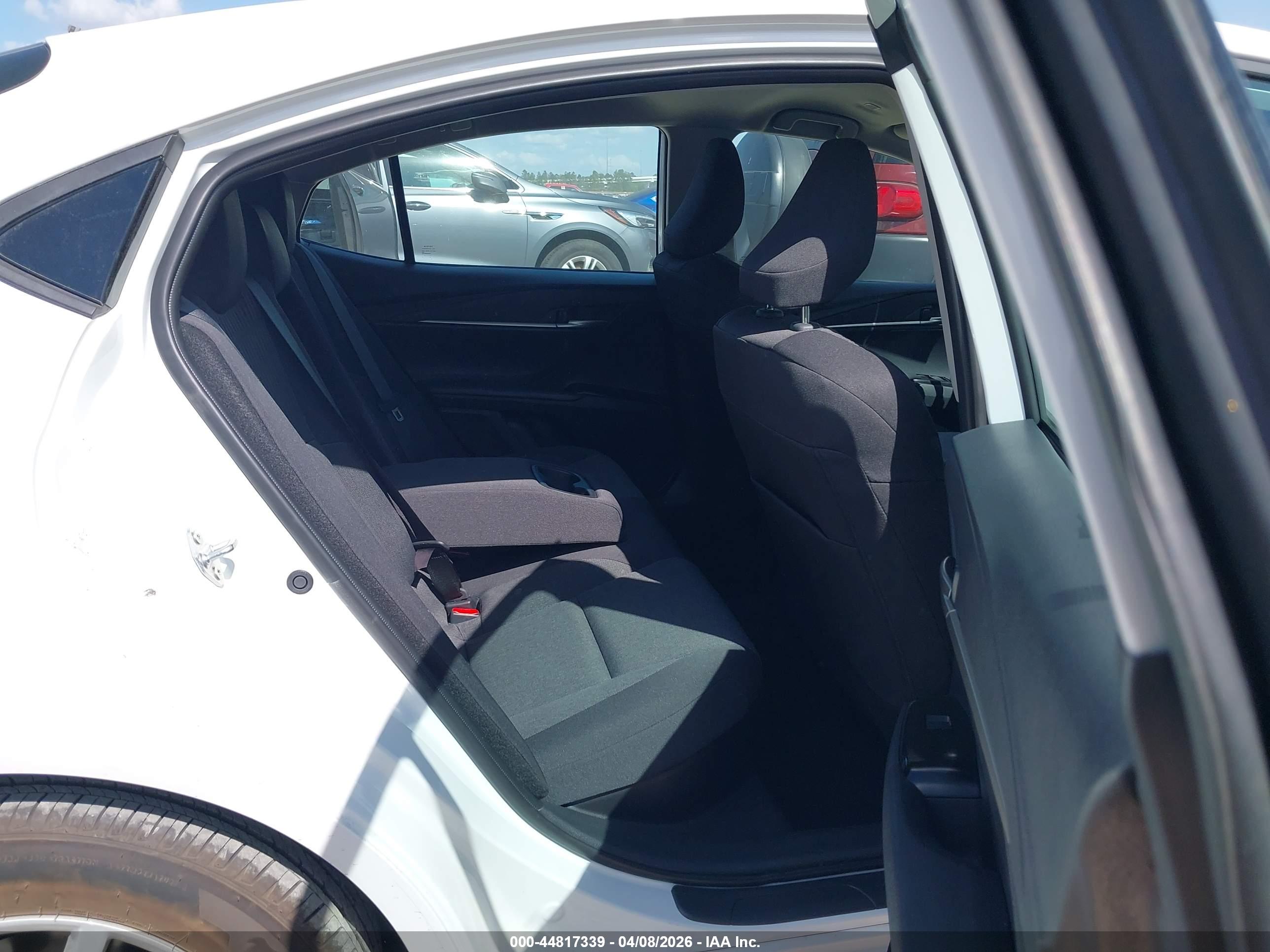 TOYOTA CAMRY image 8