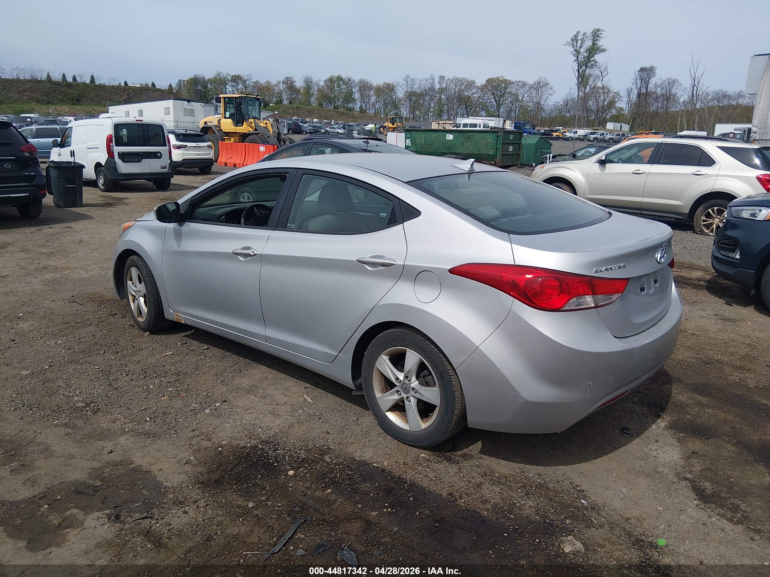 HYUNDAI ELANTRA image 3