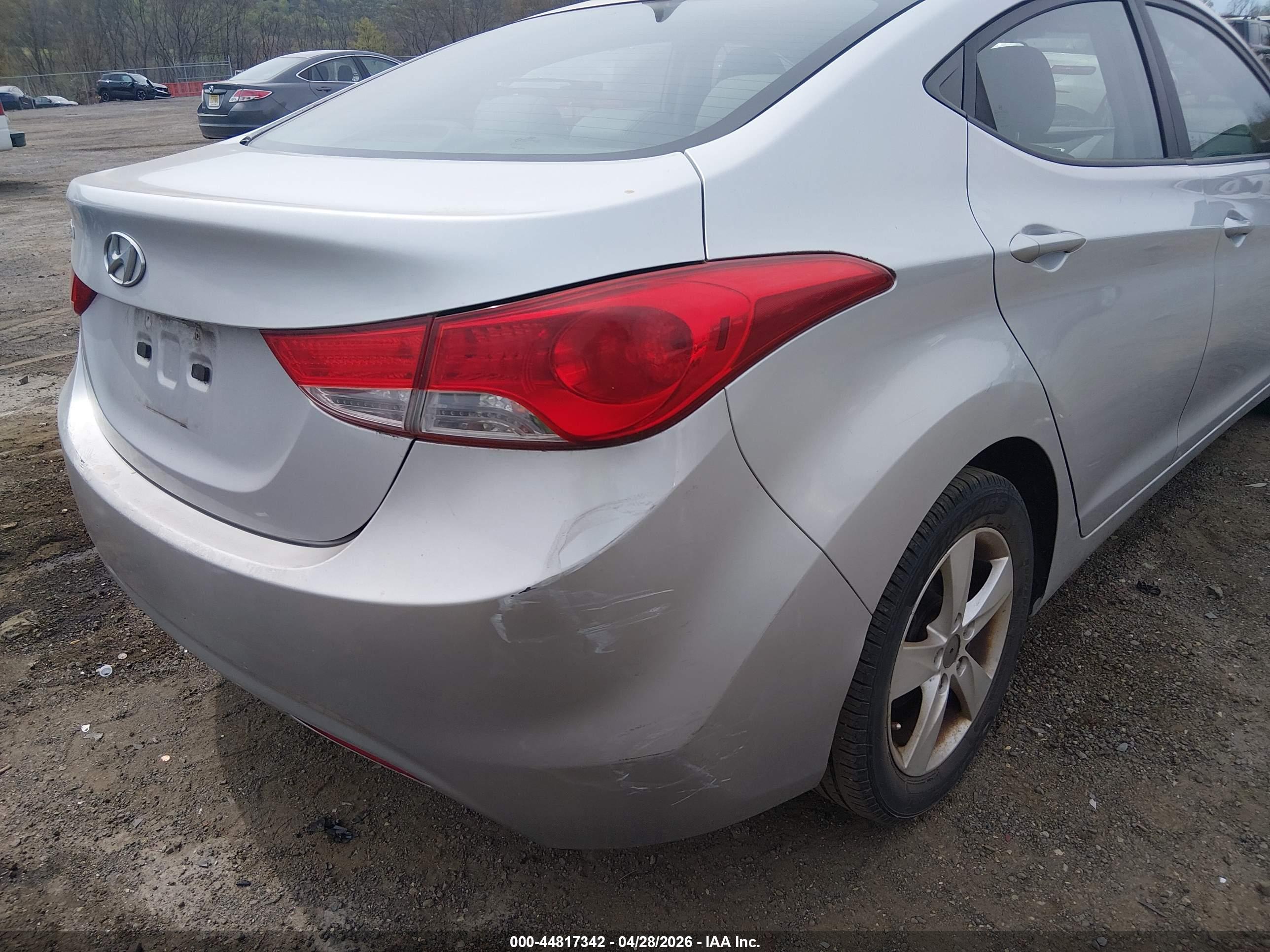 HYUNDAI ELANTRA image 6