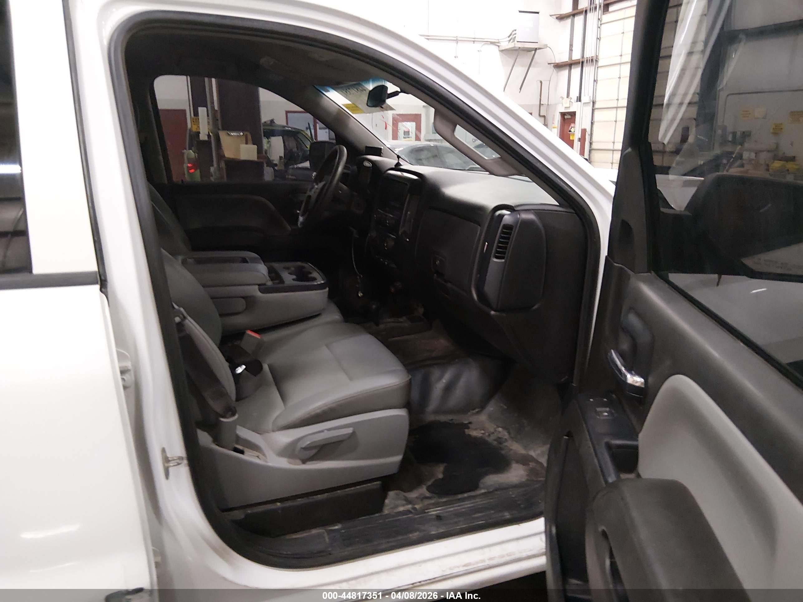 CHEVROLET SILVERADO image 5
