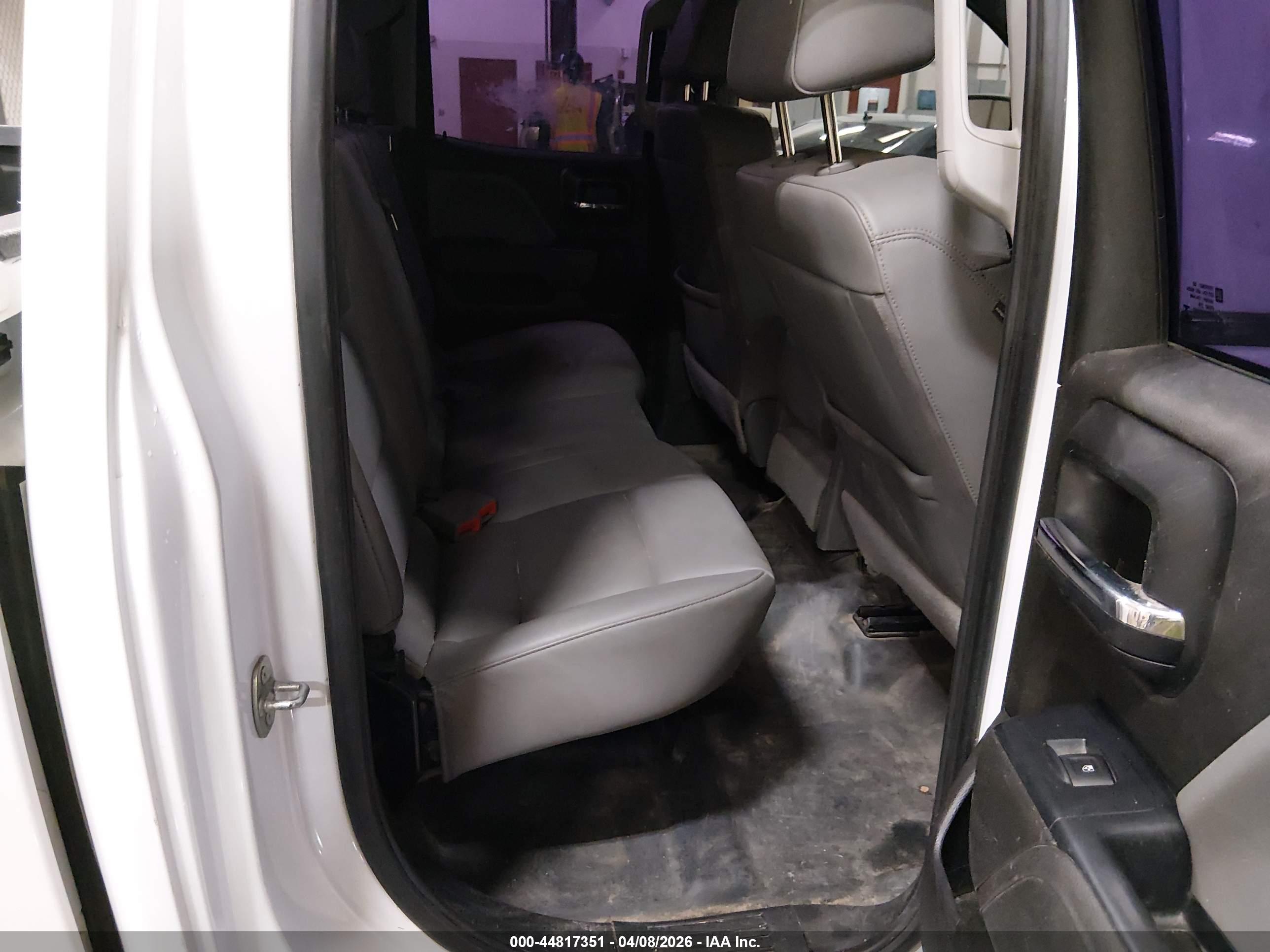 CHEVROLET SILVERADO image 8